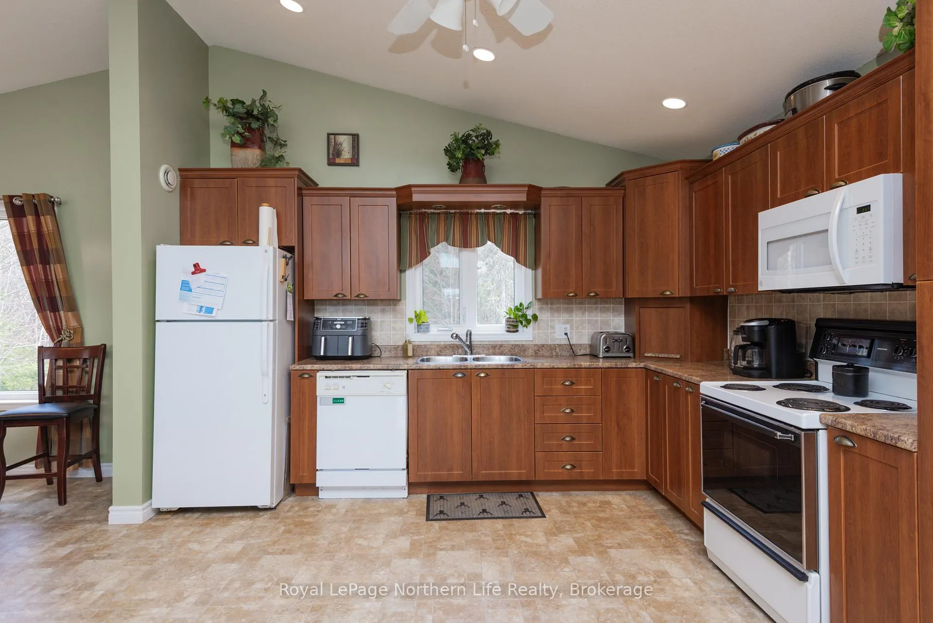 Photo 15 of 1055E Argo Run, Mattawan — HOMEH