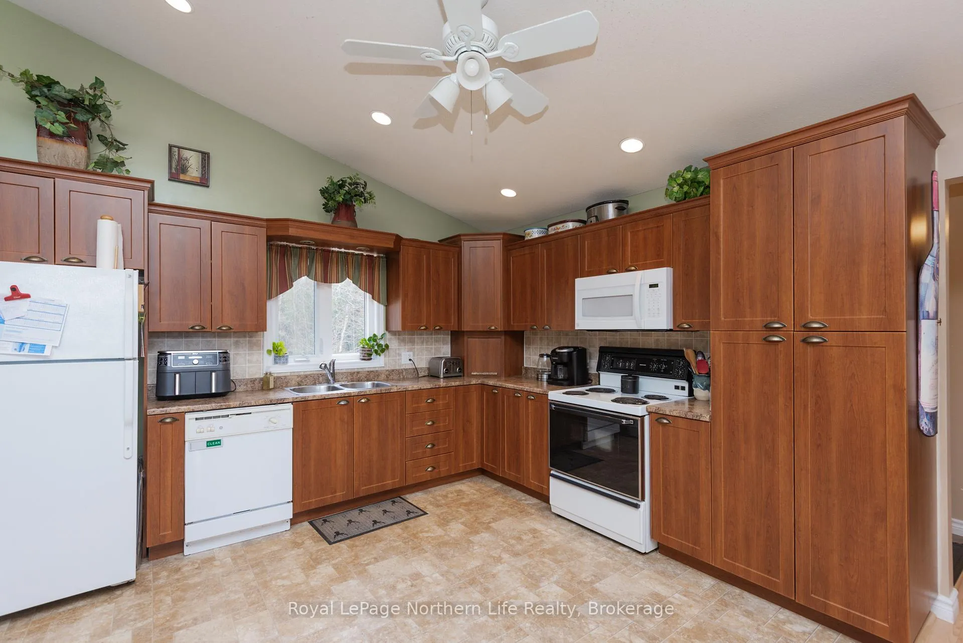 Photo 16 of 1055E Argo Run, Mattawan — HOMEH