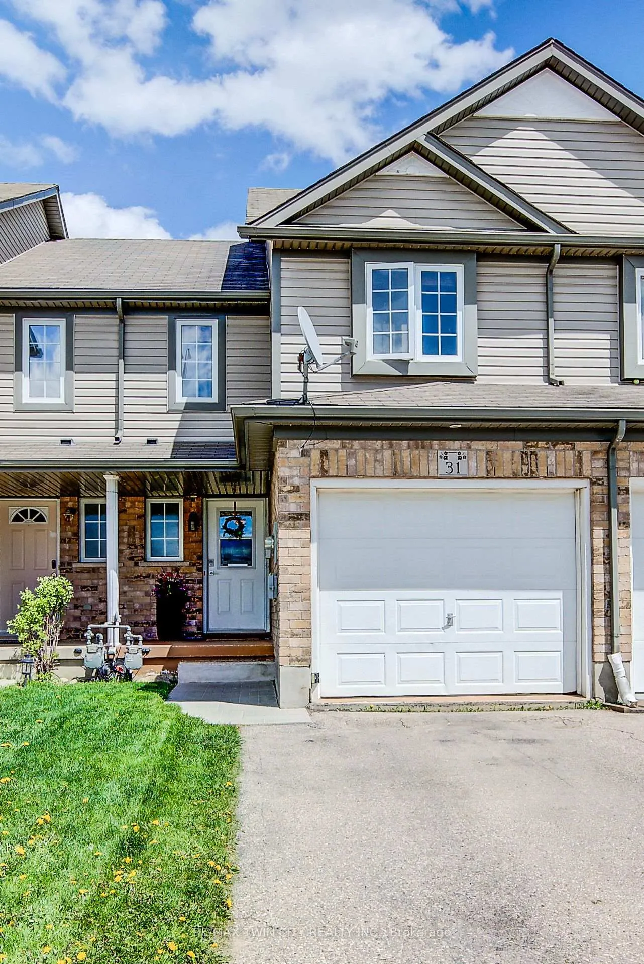 Photo 3 of 31 Red Clover Crescent, Kitchener — HOMEH