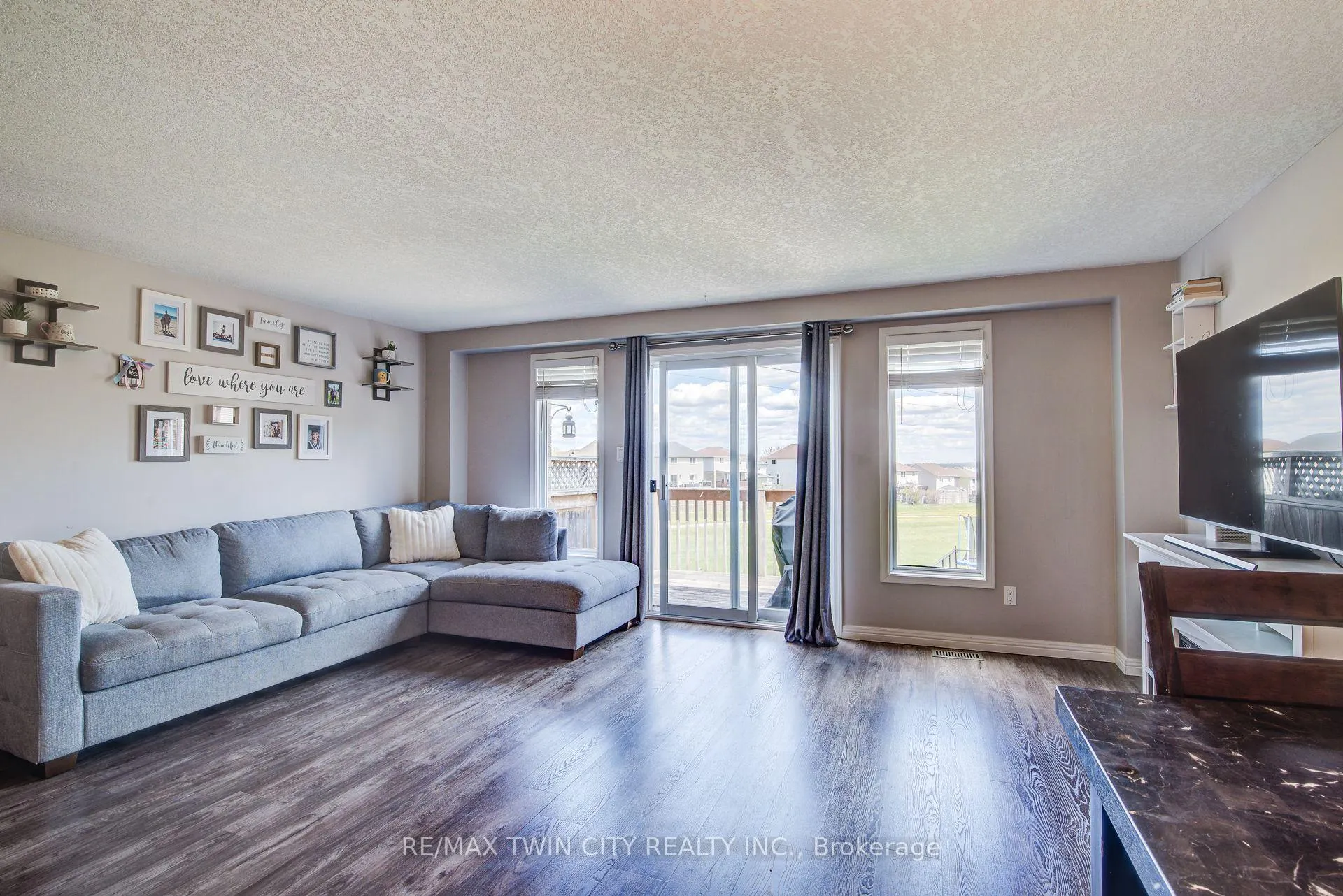 Photo 17 of 31 Red Clover Crescent, Kitchener — HOMEH