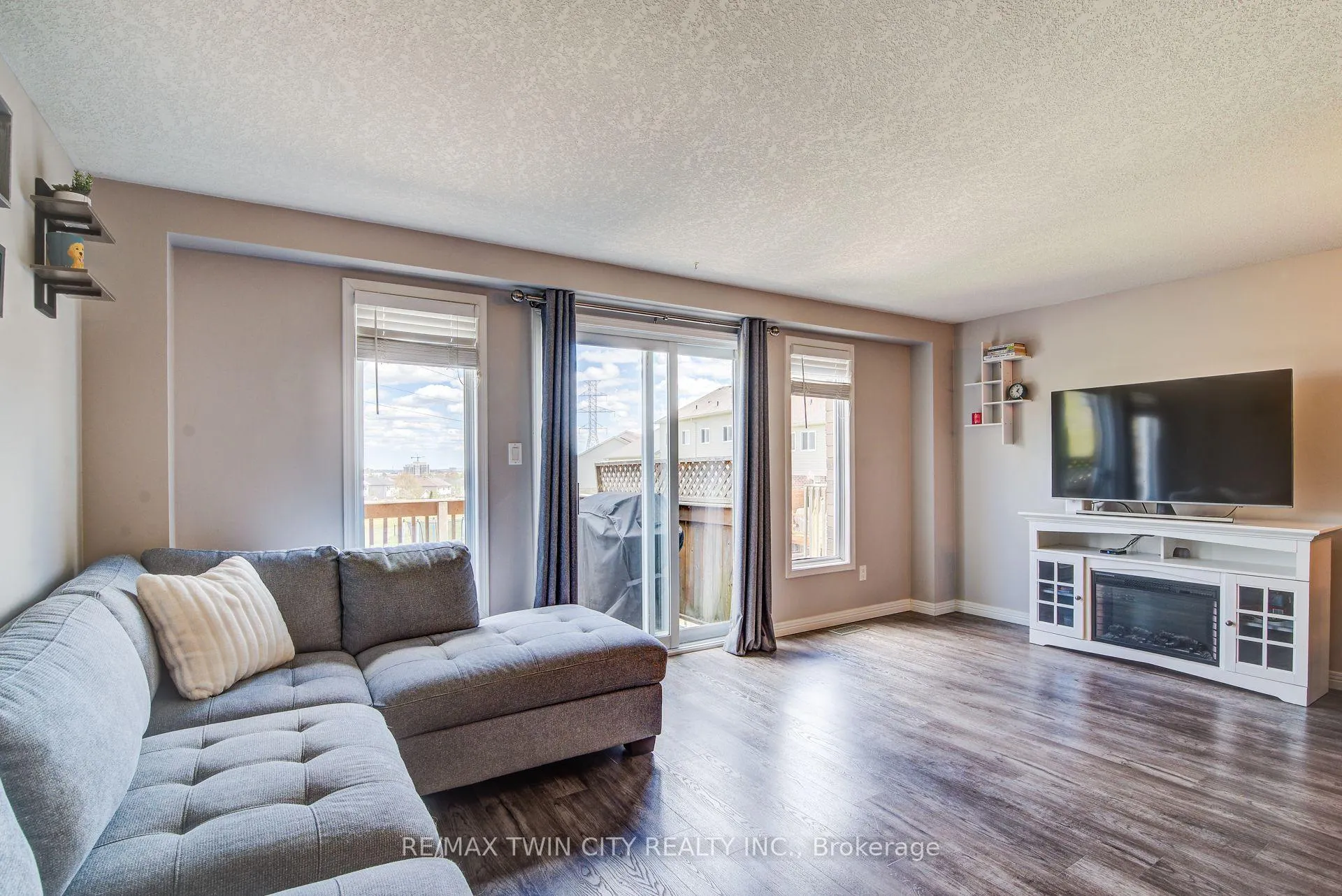Photo 18 of 31 Red Clover Crescent, Kitchener — HOMEH