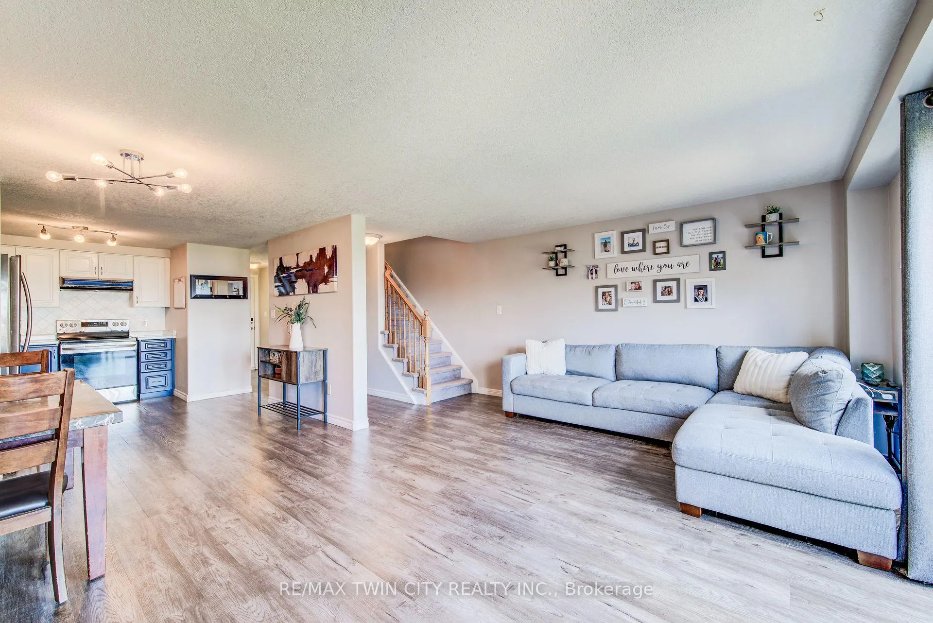 Photo 19 of 31 Red Clover Crescent, Kitchener — HOMEH