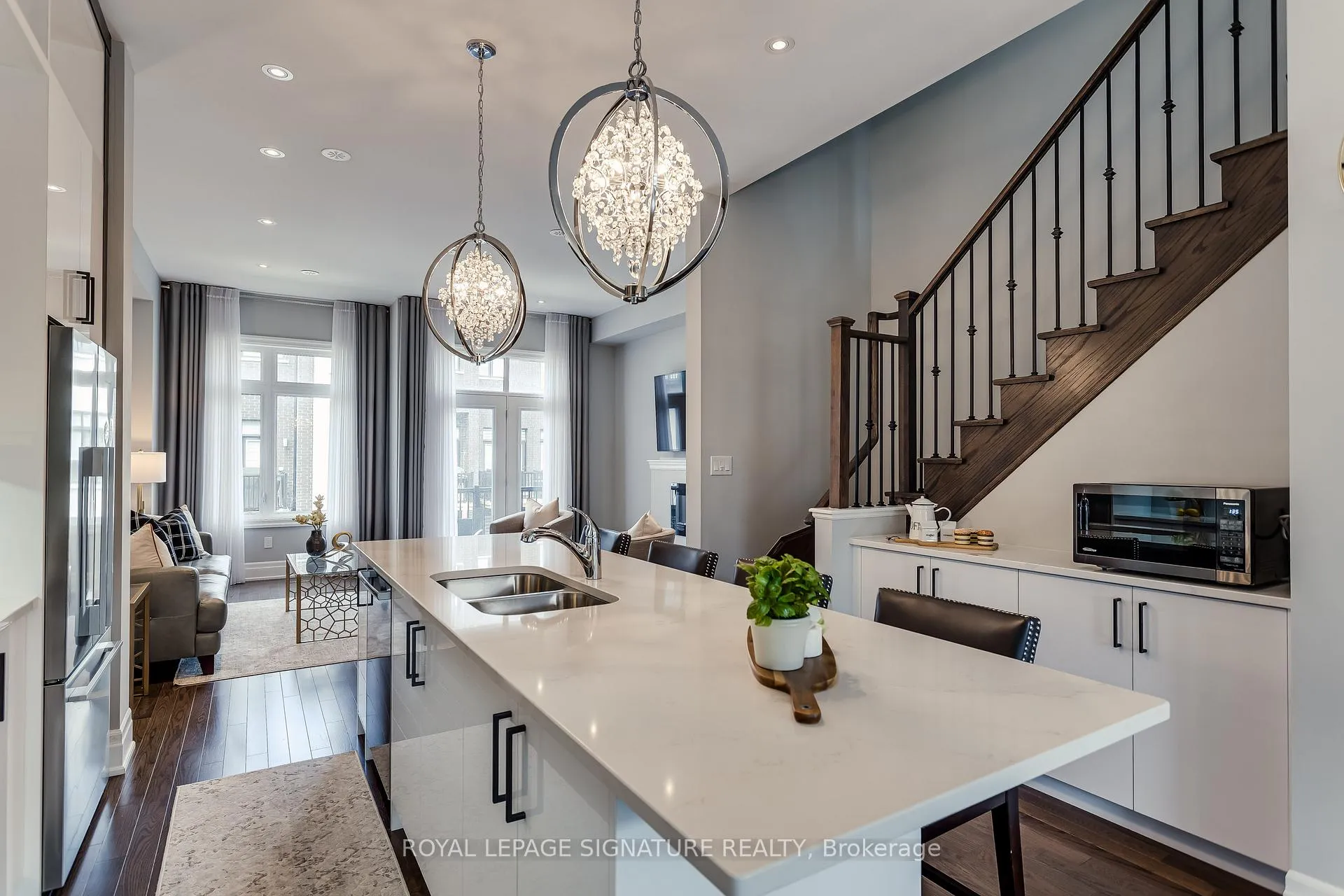 Photo 9 of 30 Golden Trail, Vaughan, Patterson — HOMEH