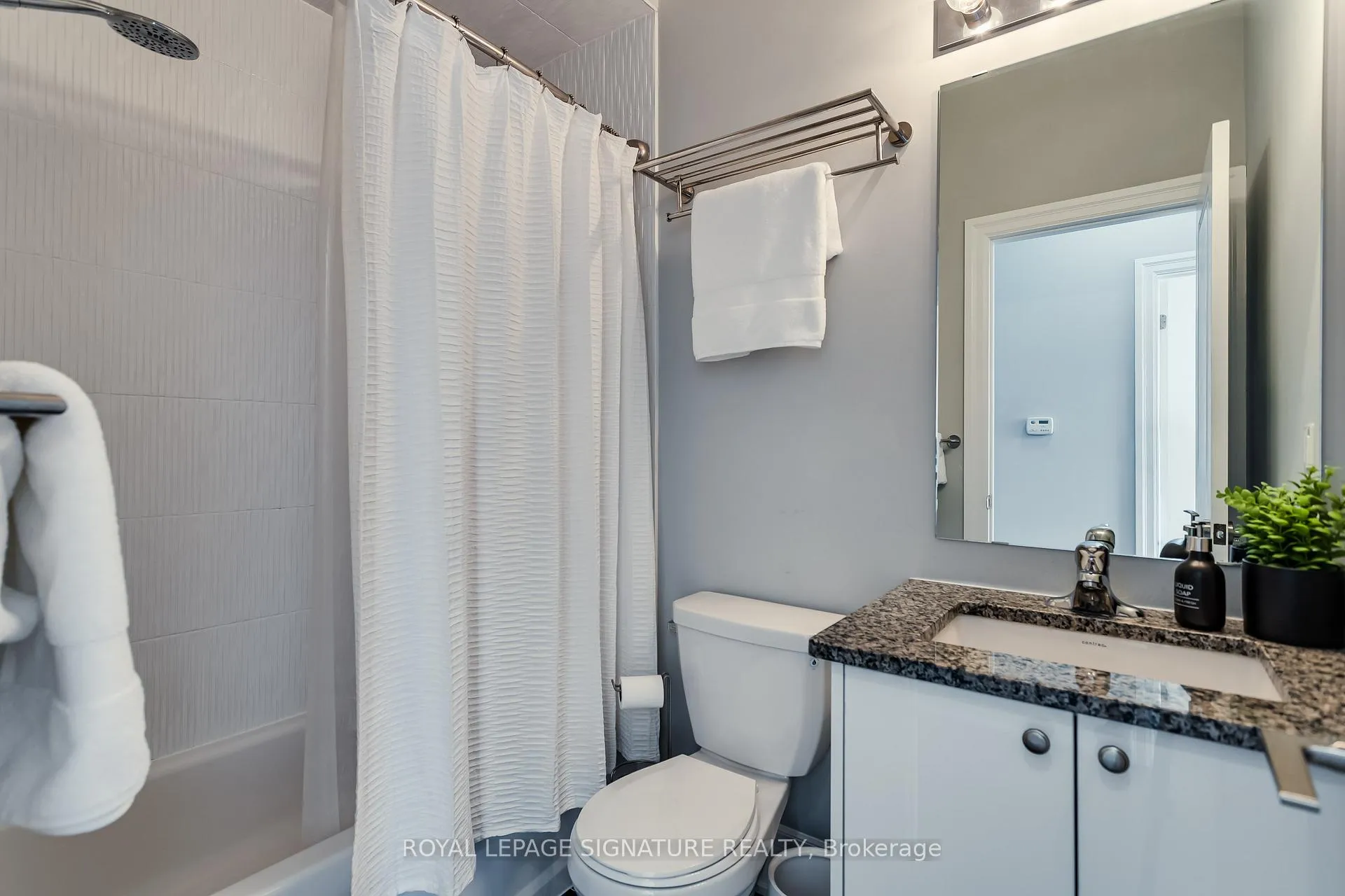 Photo 23 of 30 Golden Trail, Vaughan, Patterson — HOMEH