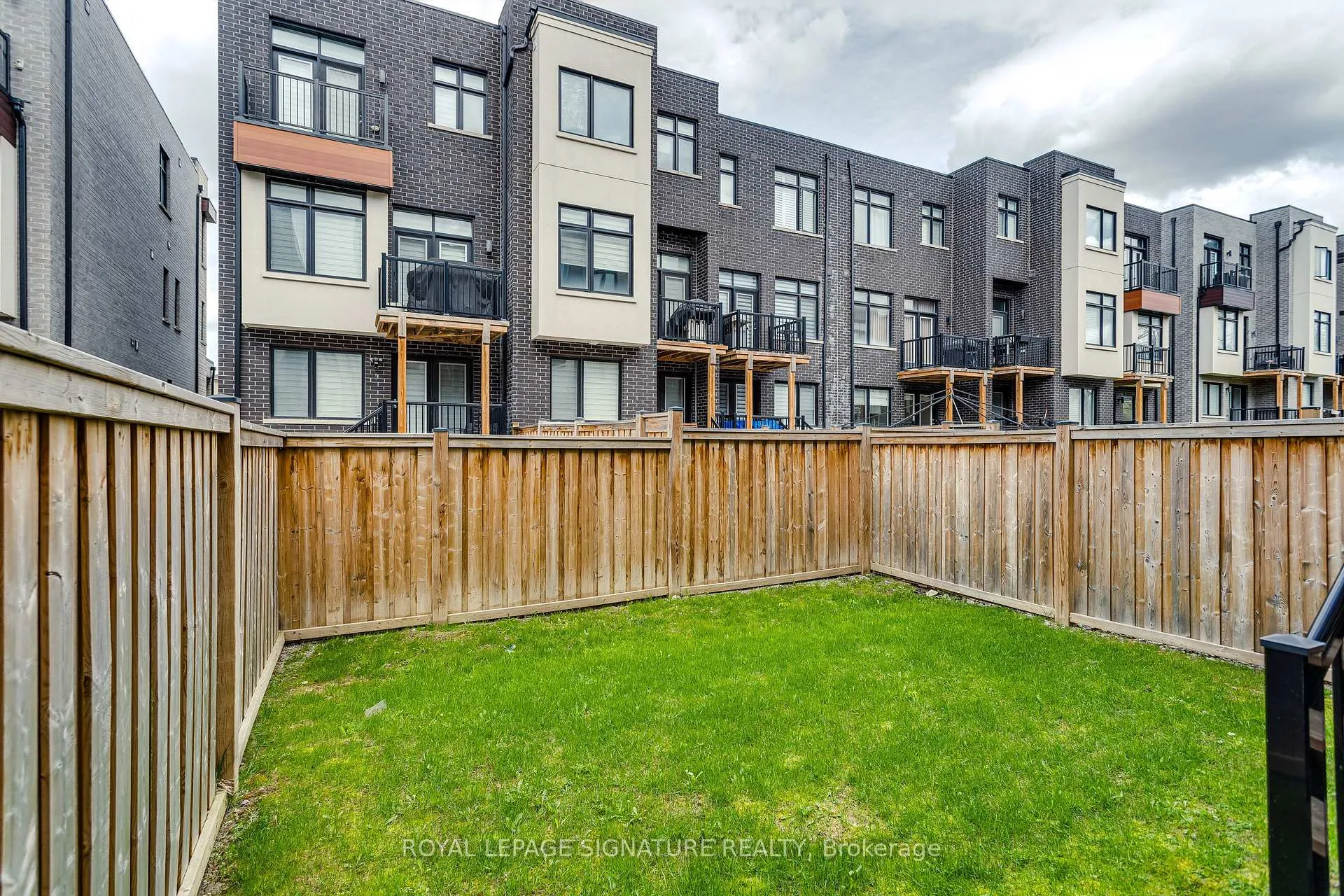 Photo 30 of 30 Golden Trail, Vaughan, Patterson — HOMEH
