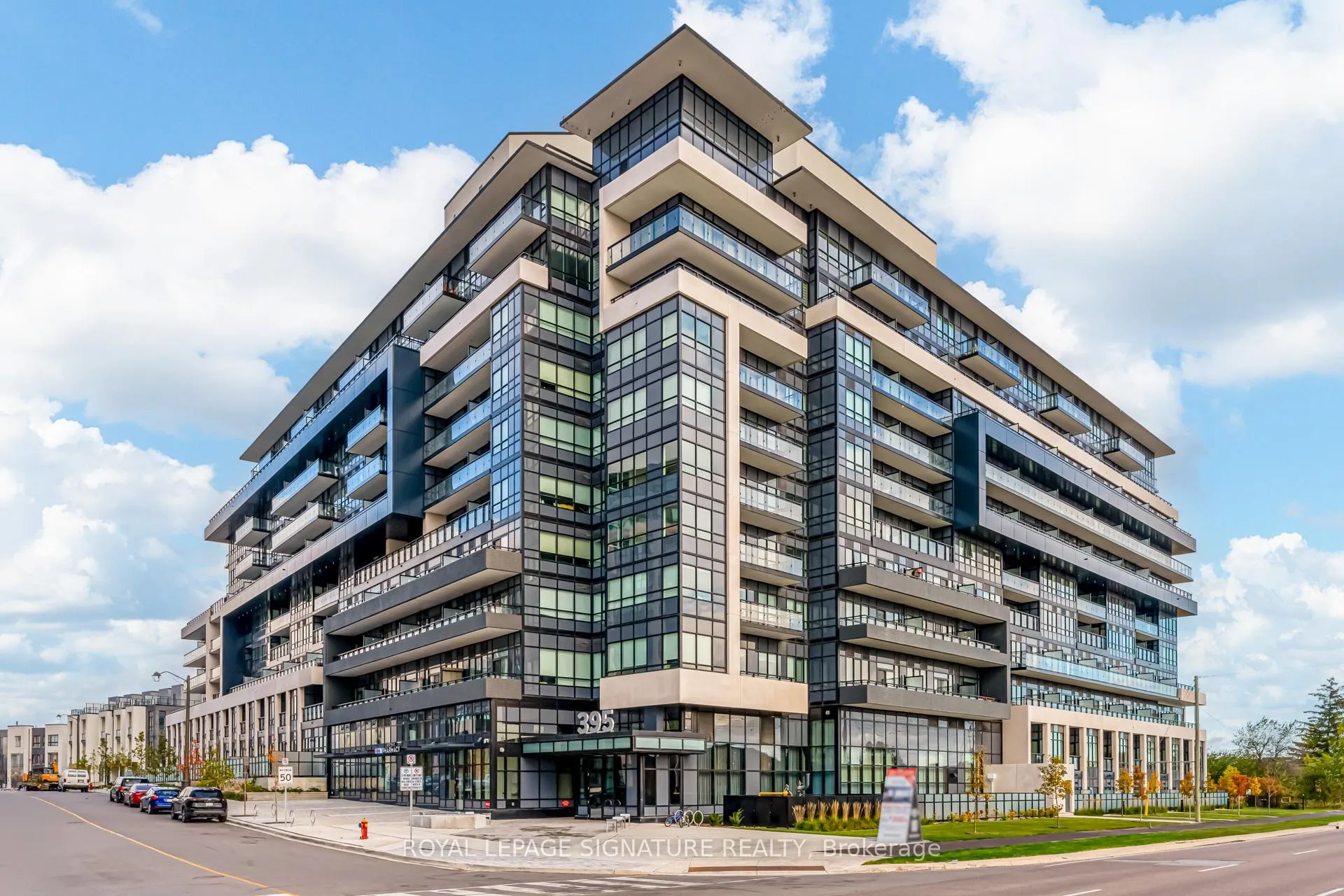 Front of Unit LPH 30, 395 Dundas Street