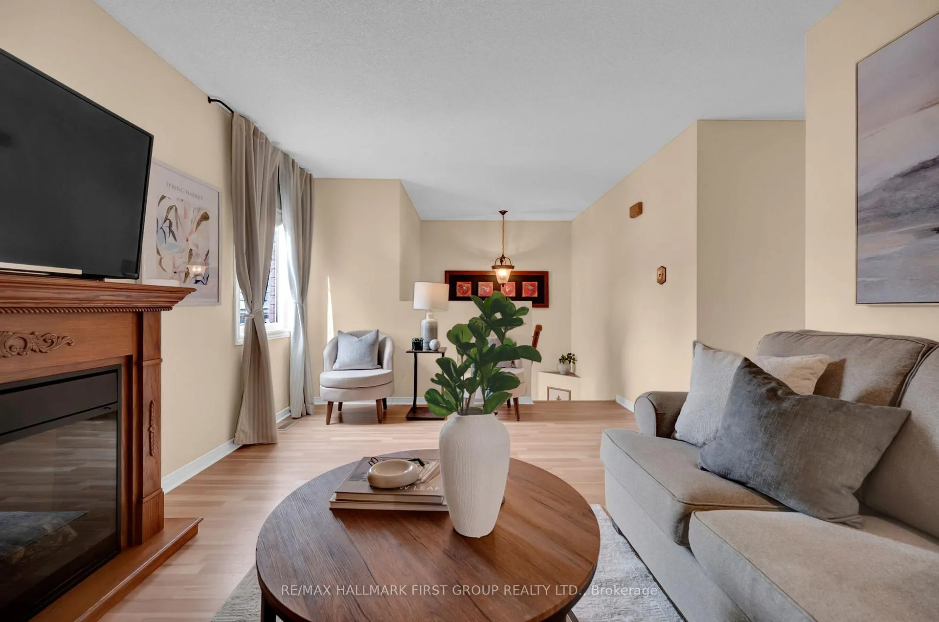 Photo 2 of 21 Abernethy Crescent, Clarington, Bowmanville — HOMEH