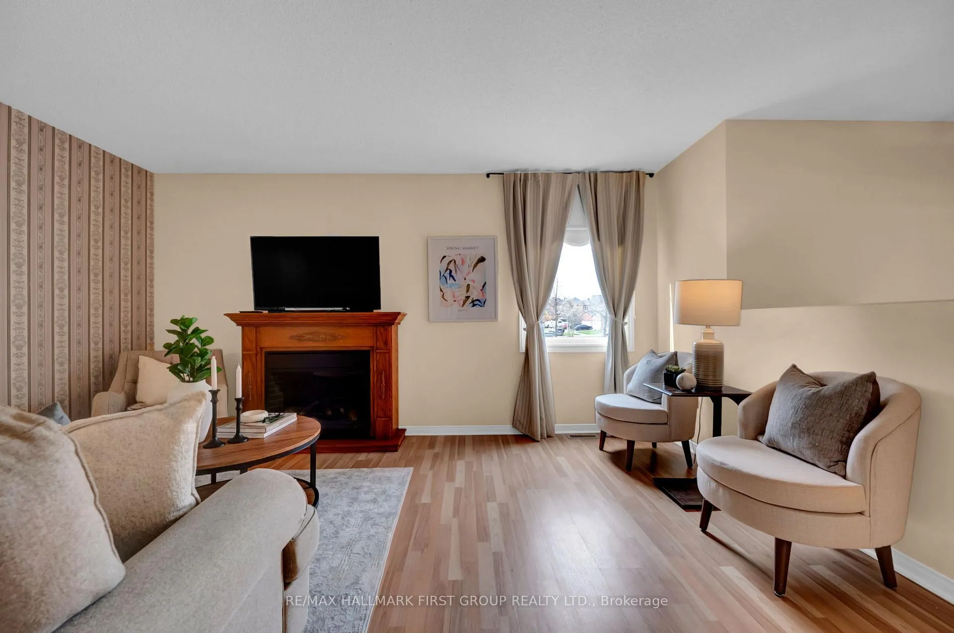 Photo 3 of 21 Abernethy Crescent, Clarington, Bowmanville — HOMEH