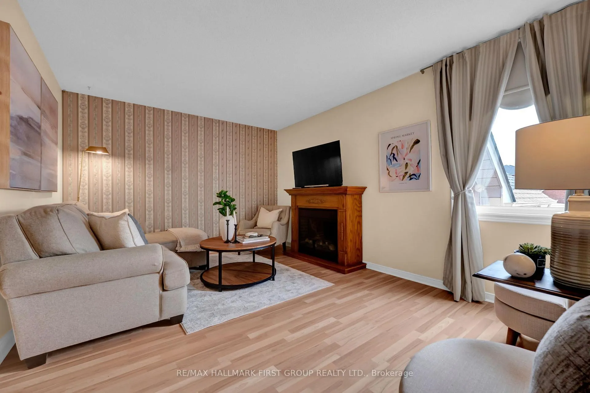 Photo 5 of 21 Abernethy Crescent, Clarington, Bowmanville — HOMEH