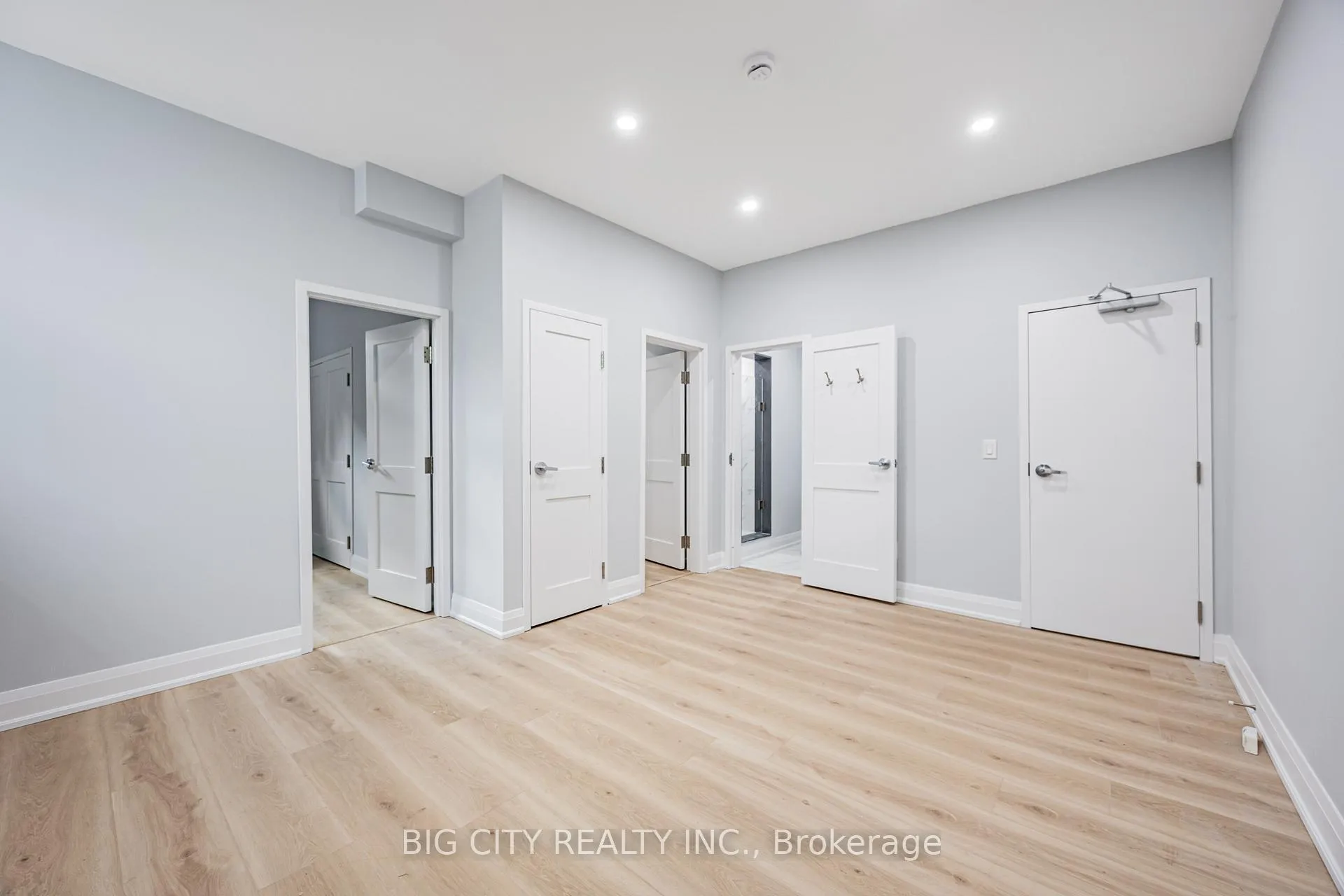 Photo 6 of Unit Unit A, 39 Aragon Avenue, Scarborough, Tam O'Shanter-Sullivan — HOMEH