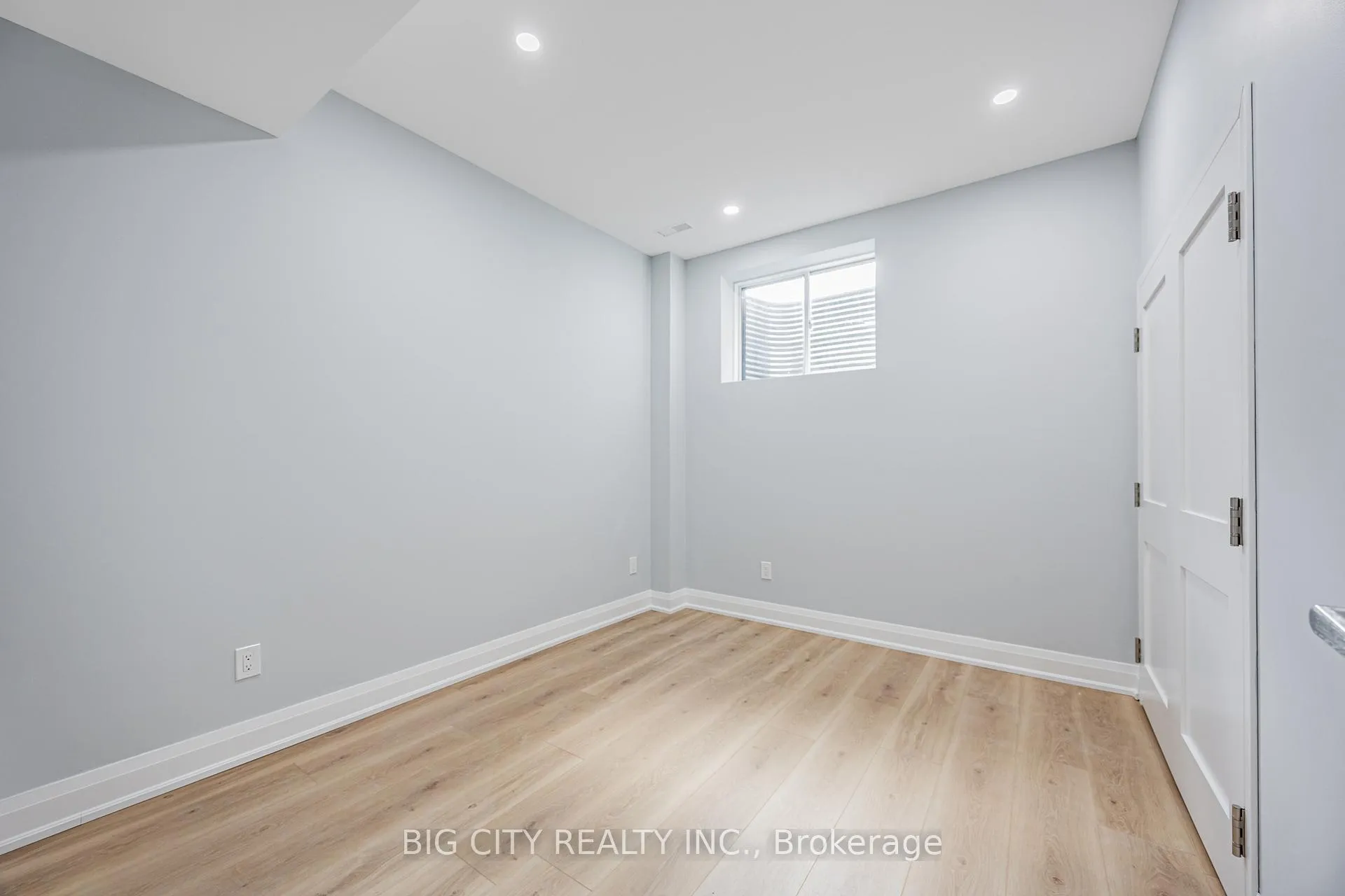 Photo 7 of Unit Unit A, 39 Aragon Avenue, Scarborough, Tam O'Shanter-Sullivan — HOMEH