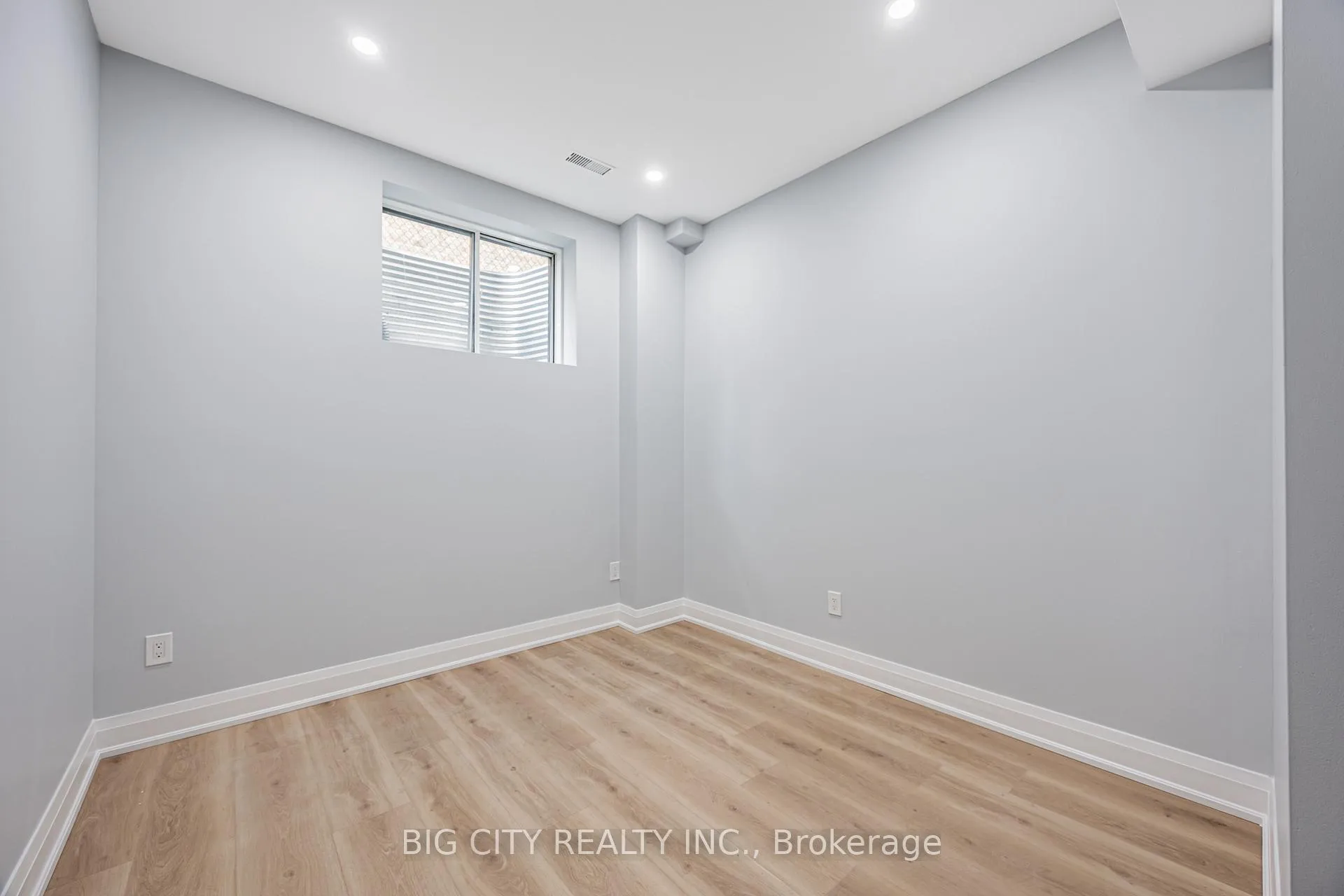 Photo 9 of Unit Unit A, 39 Aragon Avenue, Scarborough, Tam O'Shanter-Sullivan — HOMEH