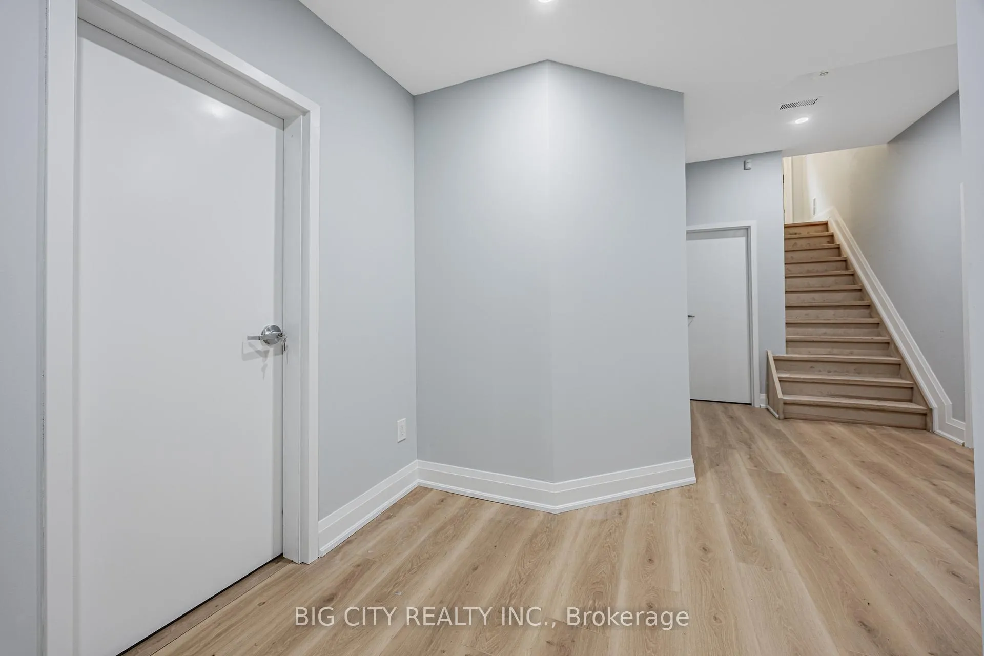 Photo 14 of Unit Unit A, 39 Aragon Avenue, Scarborough, Tam O'Shanter-Sullivan — HOMEH