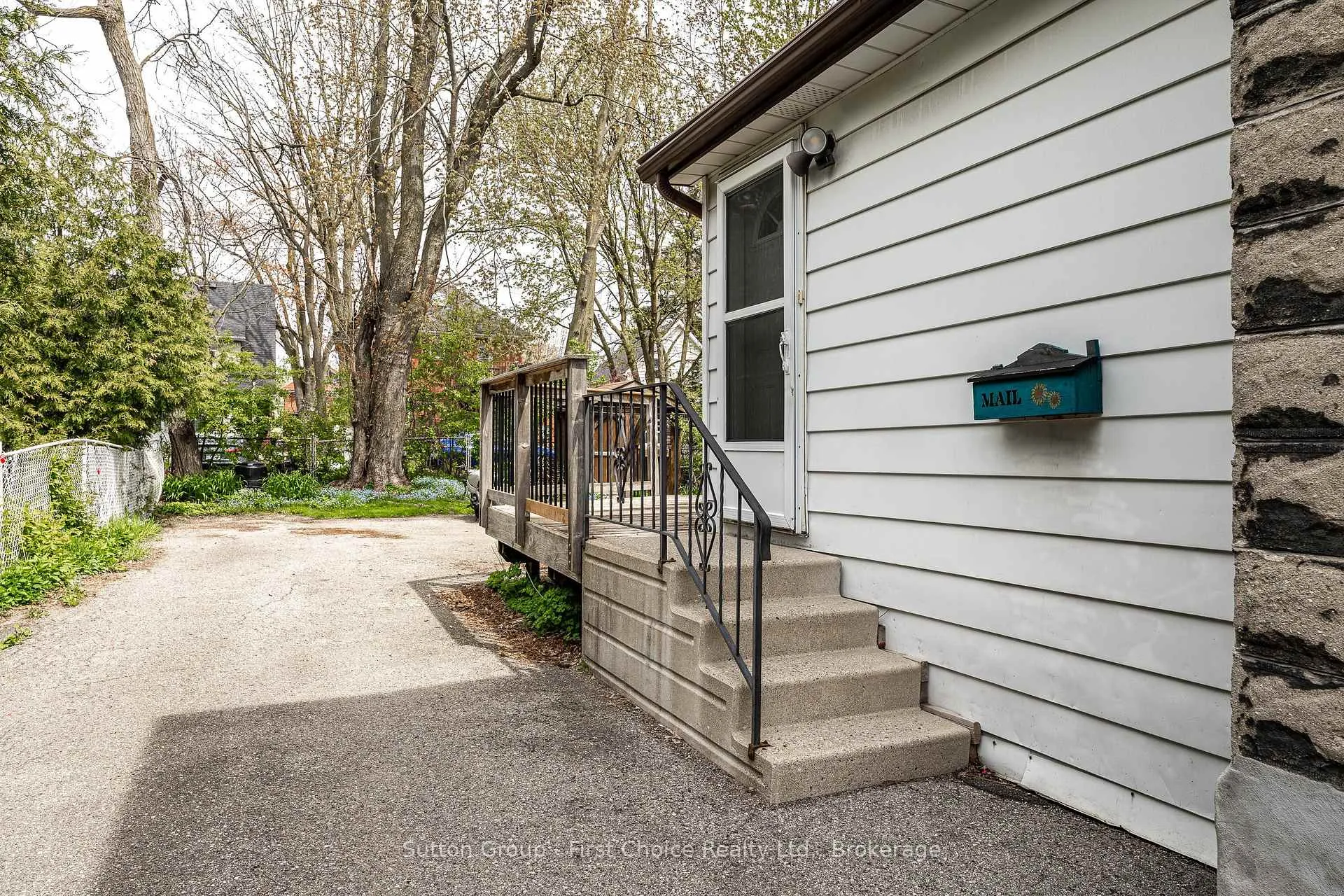 Photo 4 of 196 Albert Street, Stratford — HOMEH