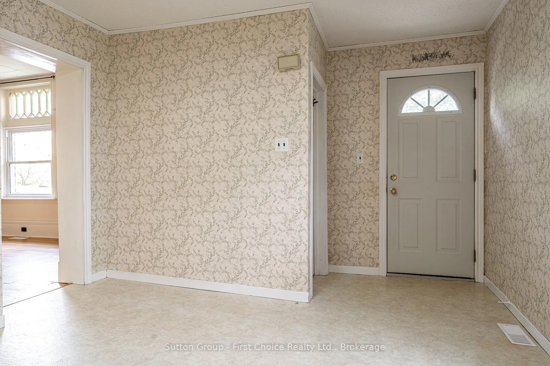 Photo 8 of 196 Albert Street, Stratford — HOMEH