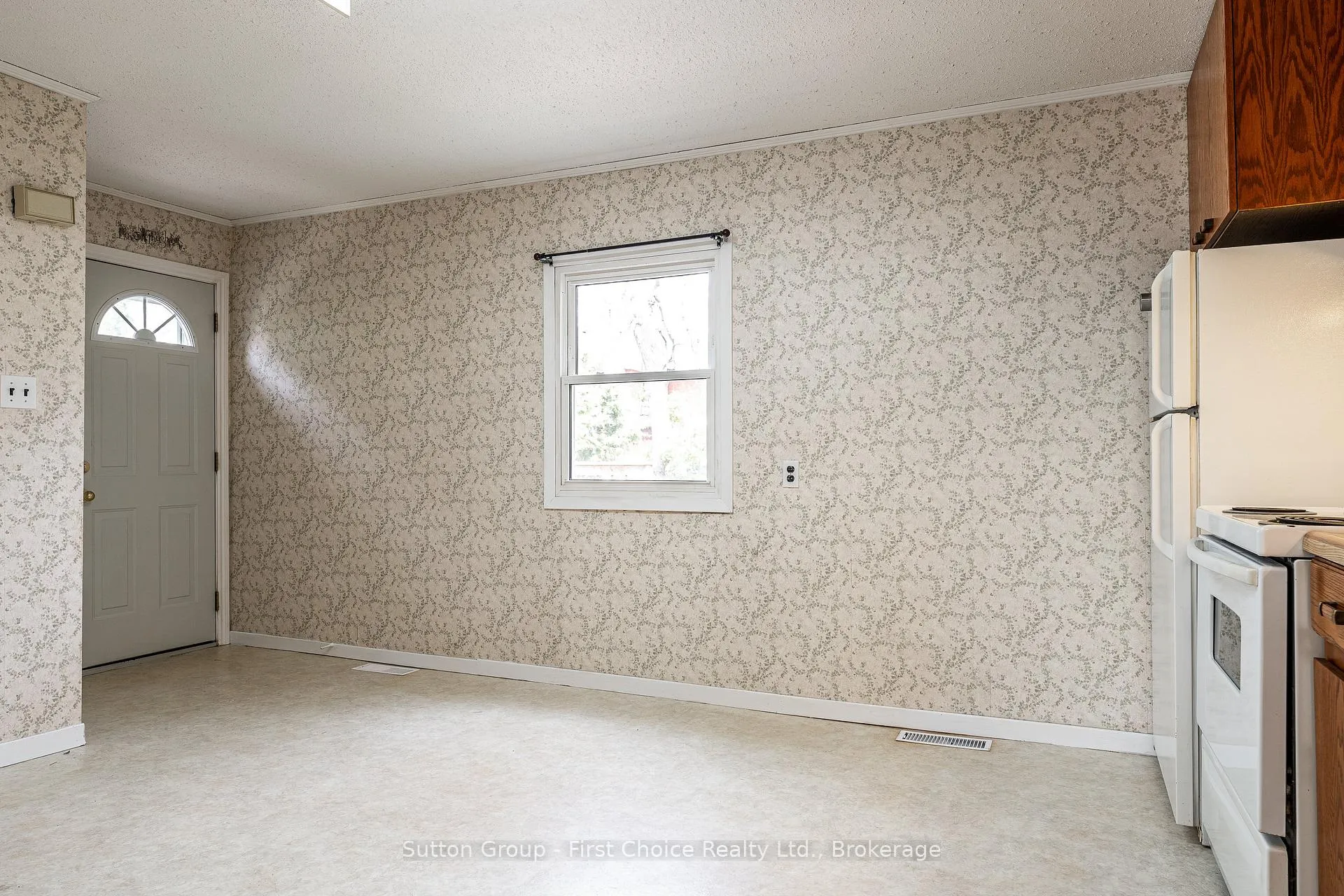 Photo 9 of 196 Albert Street, Stratford — HOMEH
