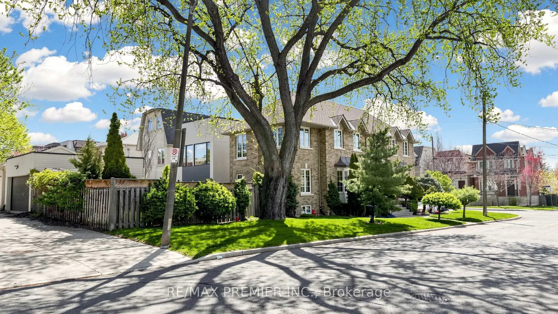 Photo 2 of 488 Woburn Avenue, Toronto, Bedford Park-Nortown — HOMEH