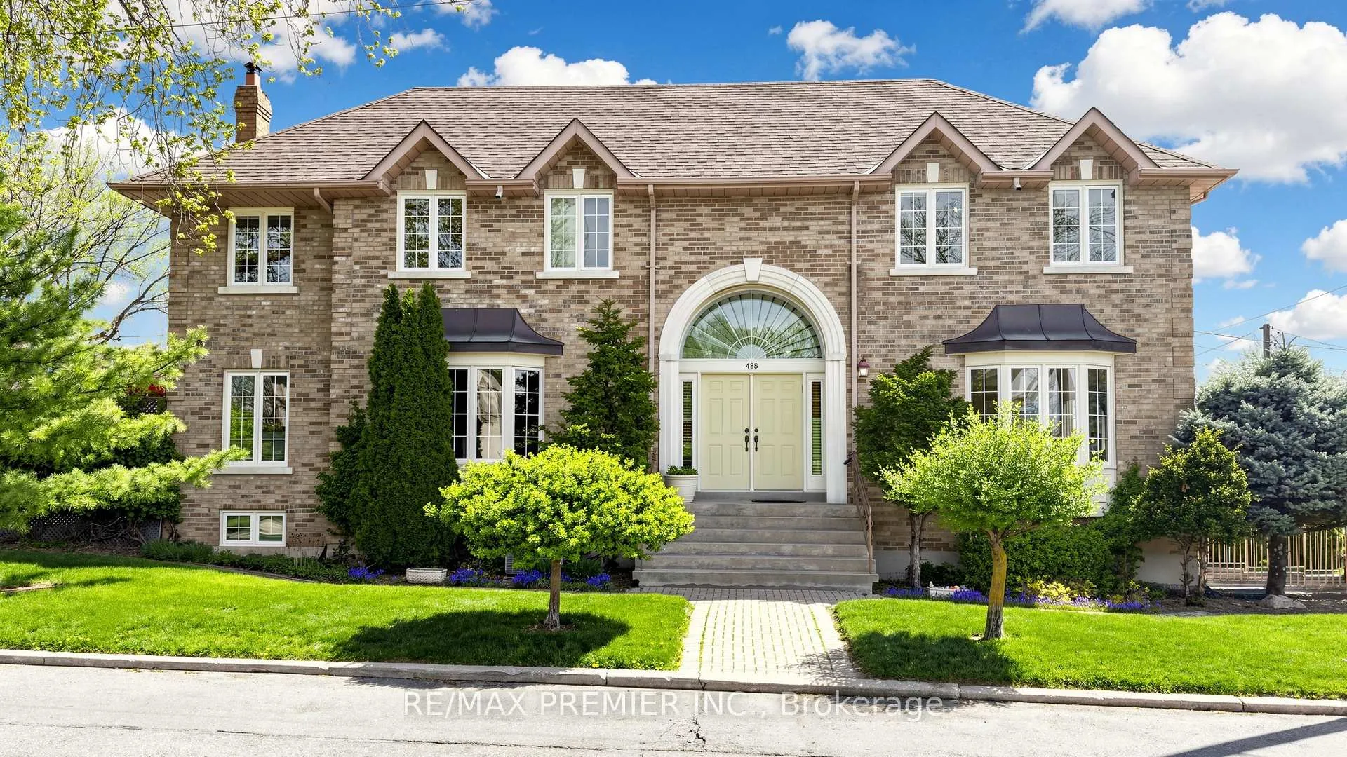 Photo 4 of 488 Woburn Avenue, Toronto, Bedford Park-Nortown — HOMEH
