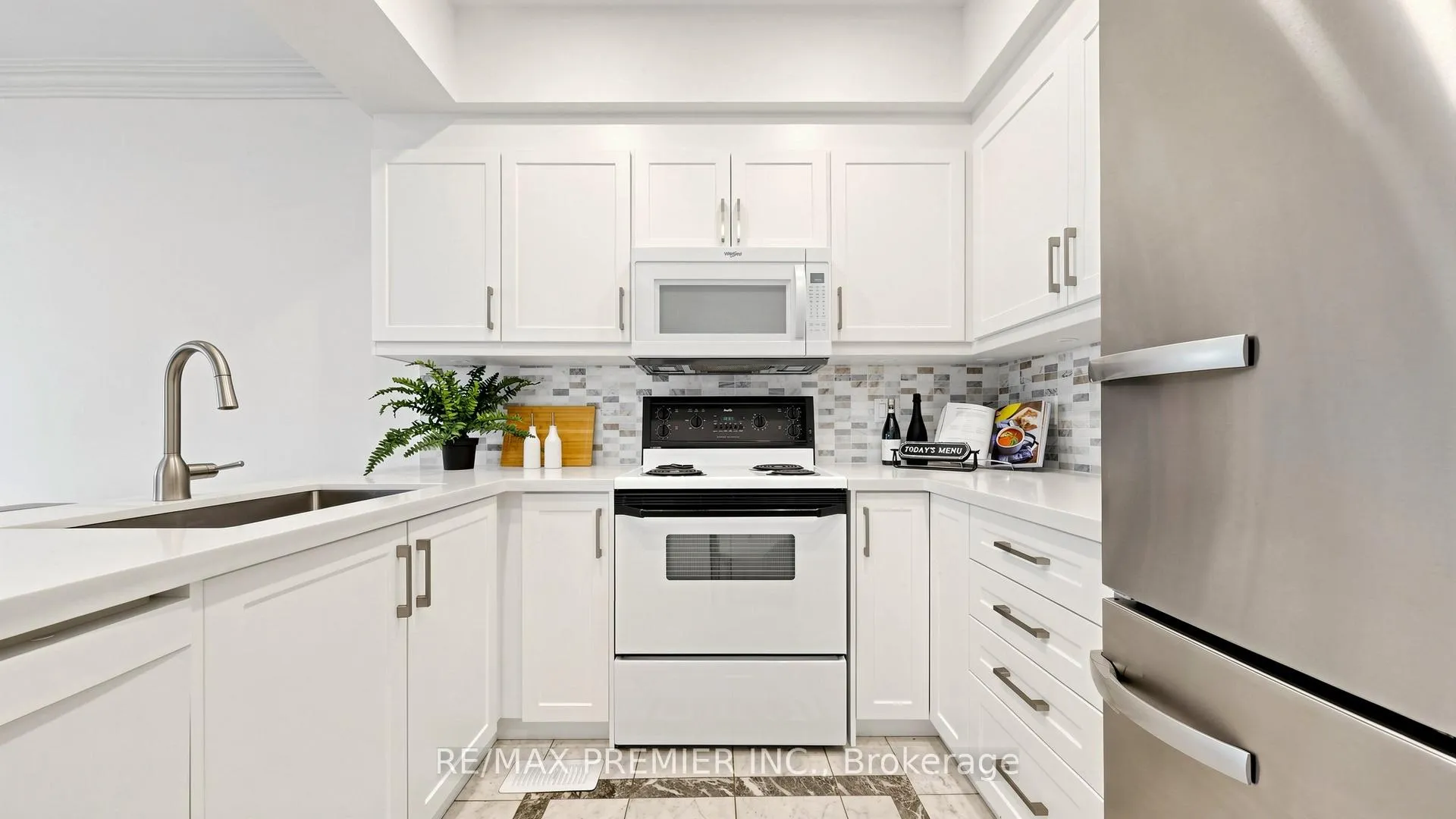 Photo 10 of 488 Woburn Avenue, Toronto, Bedford Park-Nortown — HOMEH