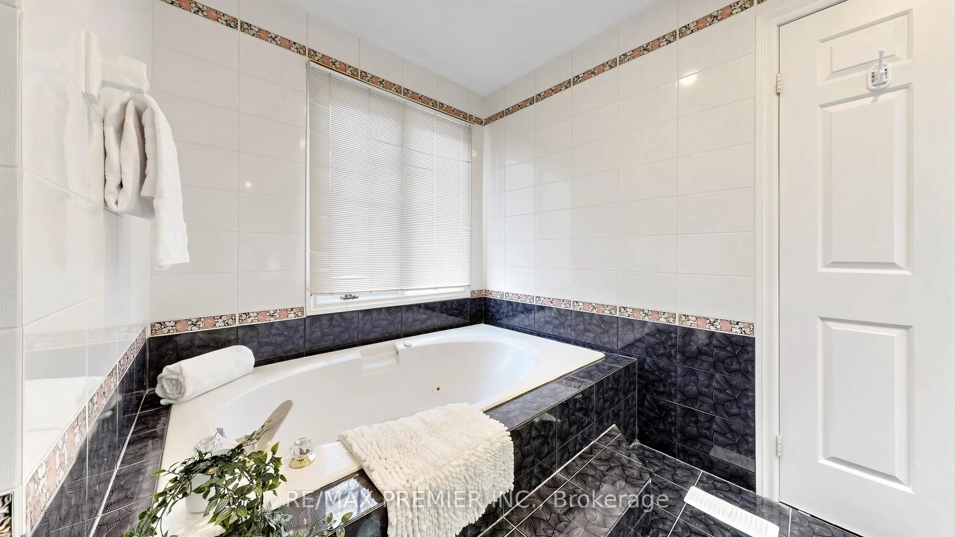Photo 25 of 488 Woburn Avenue, Toronto, Bedford Park-Nortown — HOMEH