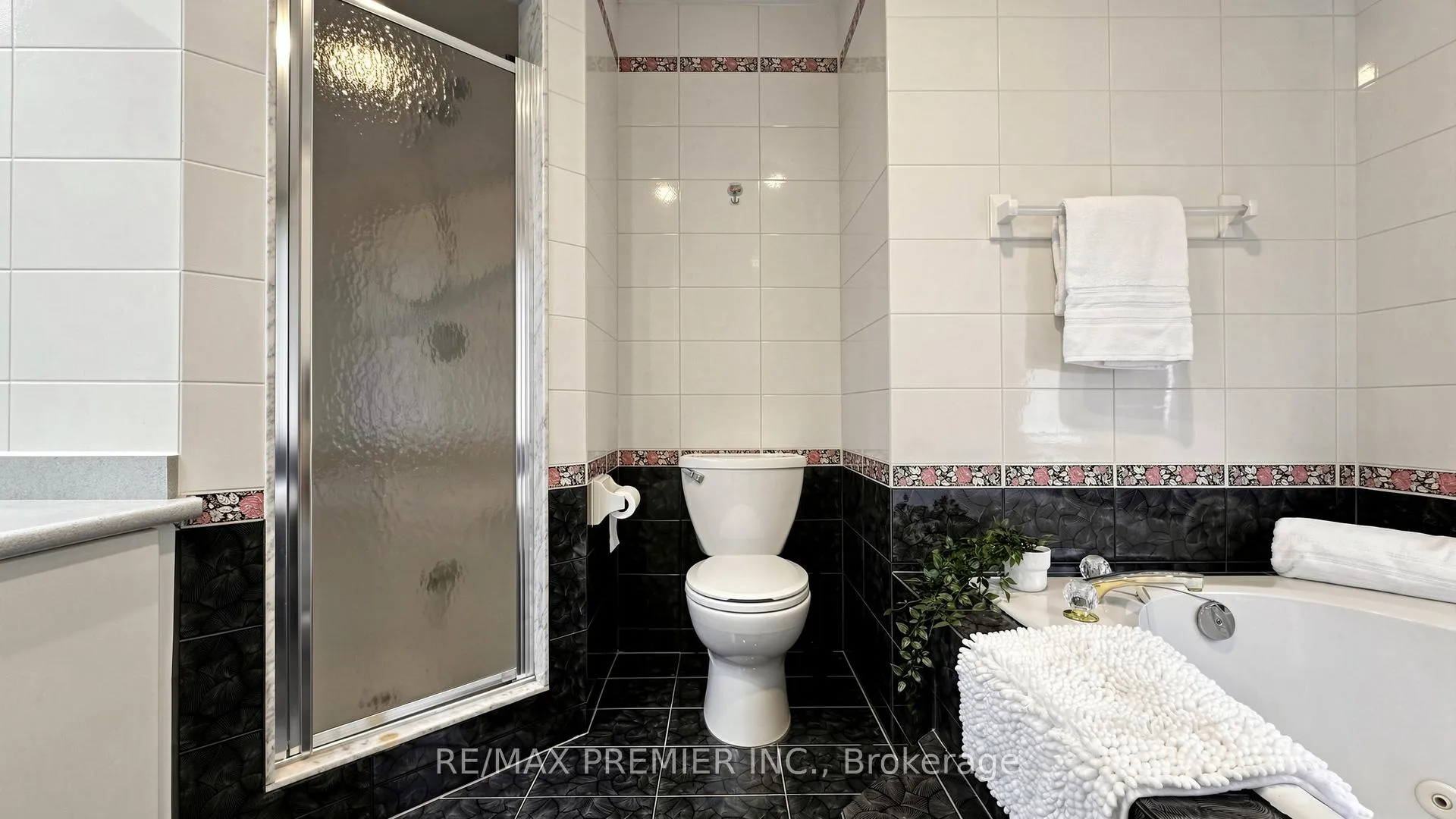 Photo 26 of 488 Woburn Avenue, Toronto, Bedford Park-Nortown — HOMEH
