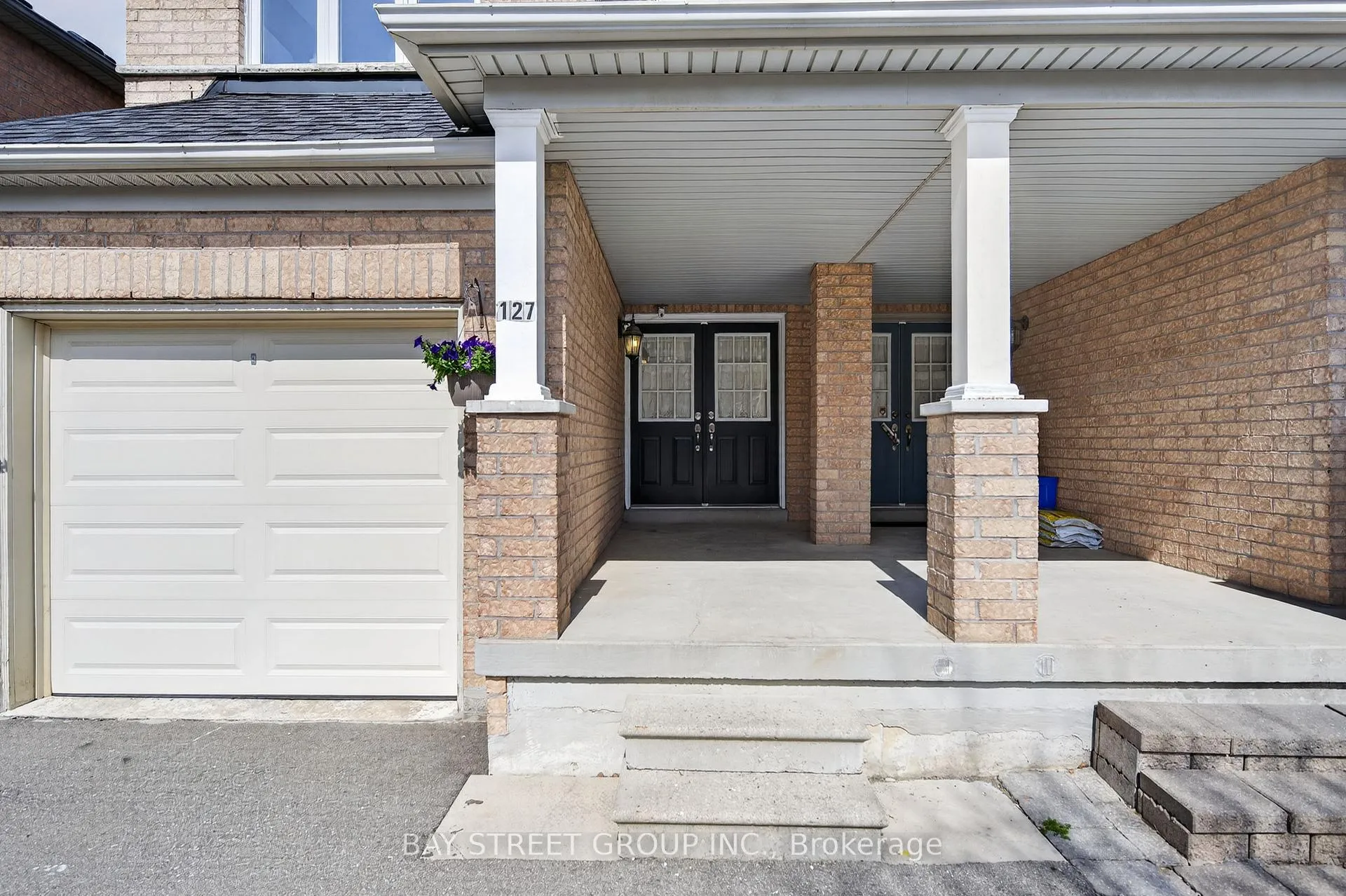 Photo 3 of 127 Guinevere Road, Markham, Cedarwood — HOMEH