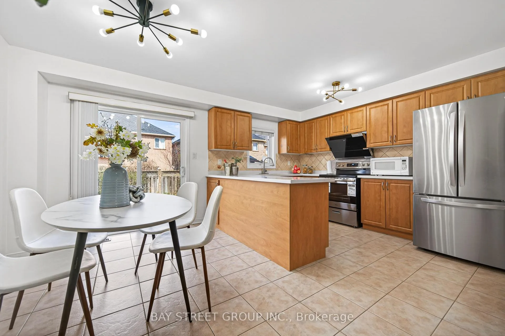 Photo 4 of 127 Guinevere Road, Markham, Cedarwood — HOMEH