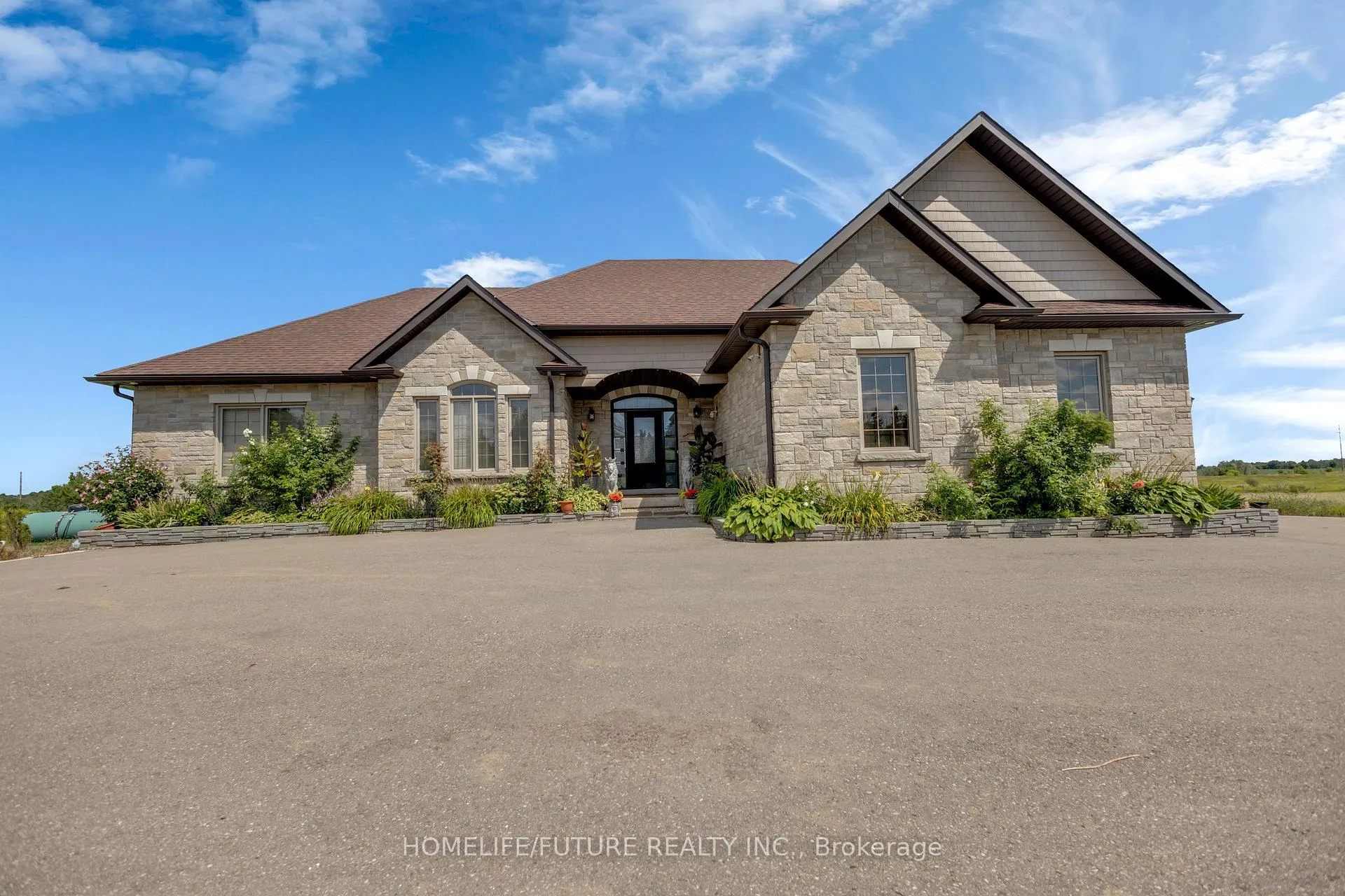 Photo 3 of Unit 11, 475501 County Road, Amaranth, Rural Amaranth — HOMEH