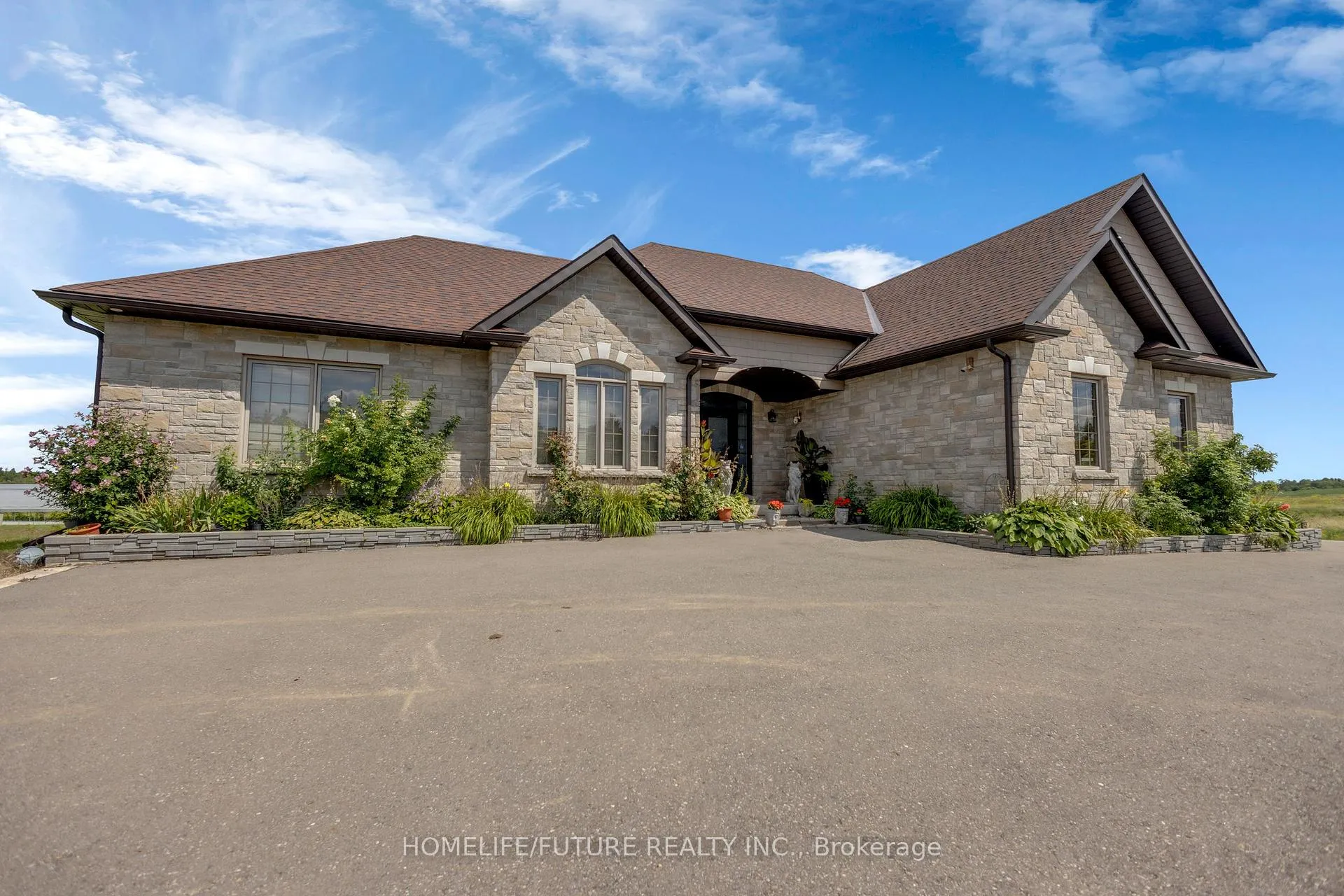 Photo 4 of Unit 11, 475501 County Road, Amaranth, Rural Amaranth — HOMEH