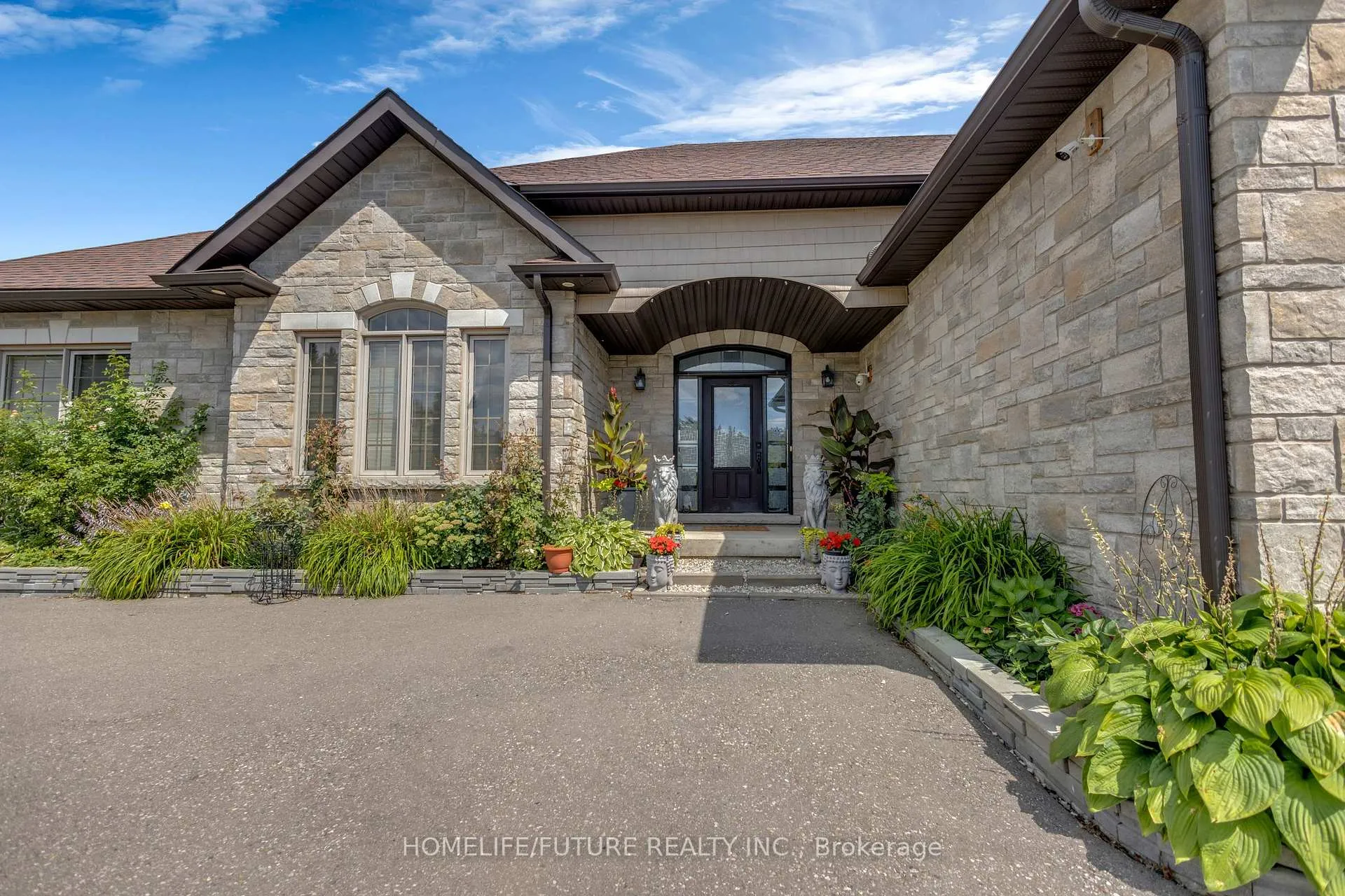 Photo 5 of Unit 11, 475501 County Road, Amaranth, Rural Amaranth — HOMEH
