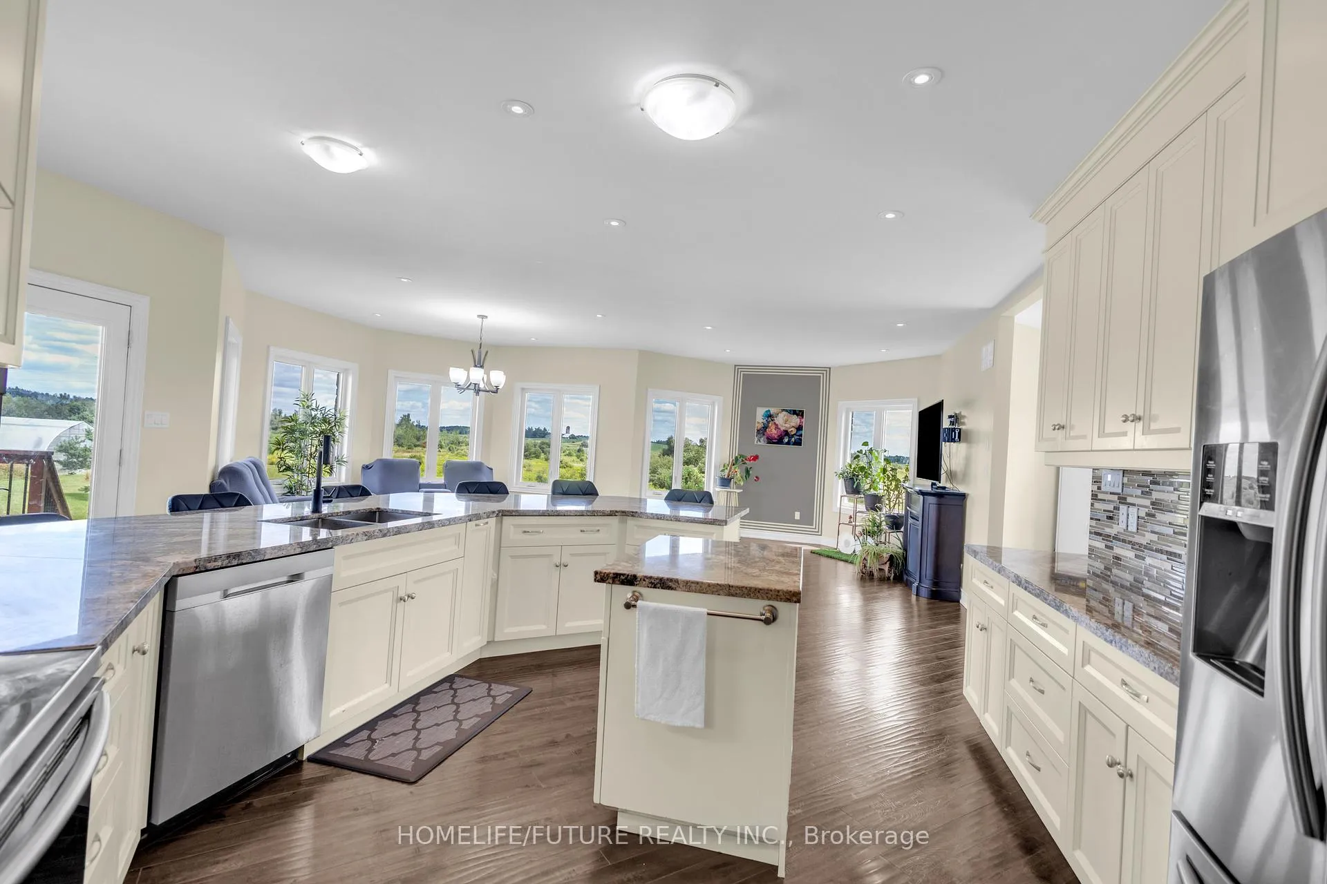 Photo 14 of Unit 11, 475501 County Road, Amaranth, Rural Amaranth — HOMEH
