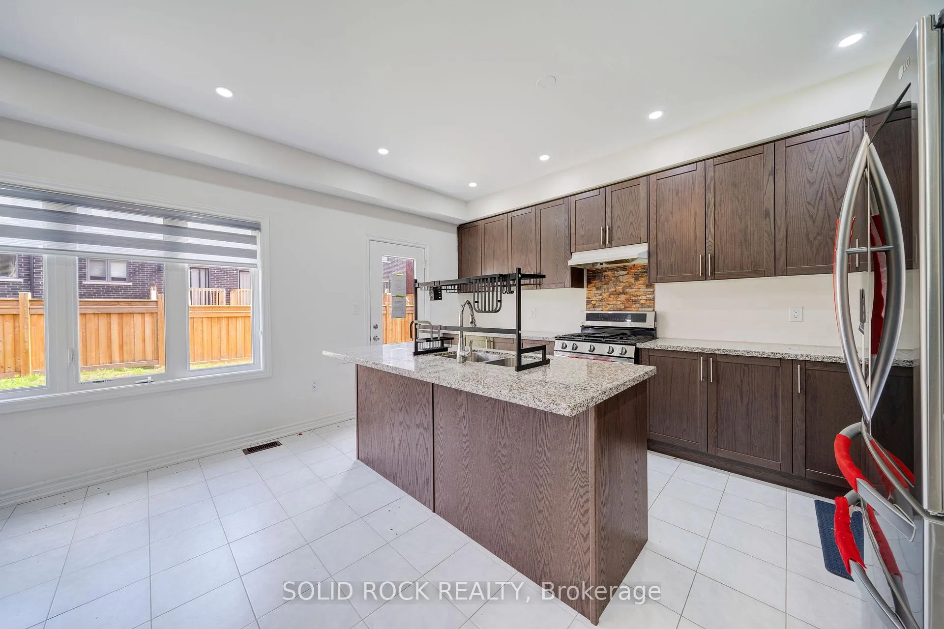Photo 5 of 225 Fleetwood Drive, Oshawa, Eastdale — HOMEH