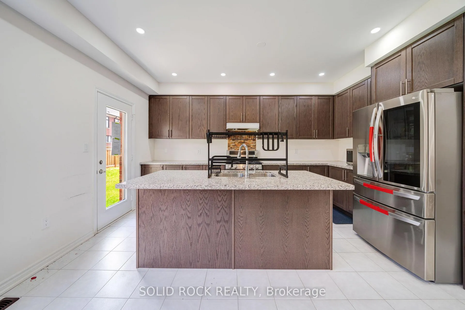 Photo 6 of 225 Fleetwood Drive, Oshawa, Eastdale — HOMEH