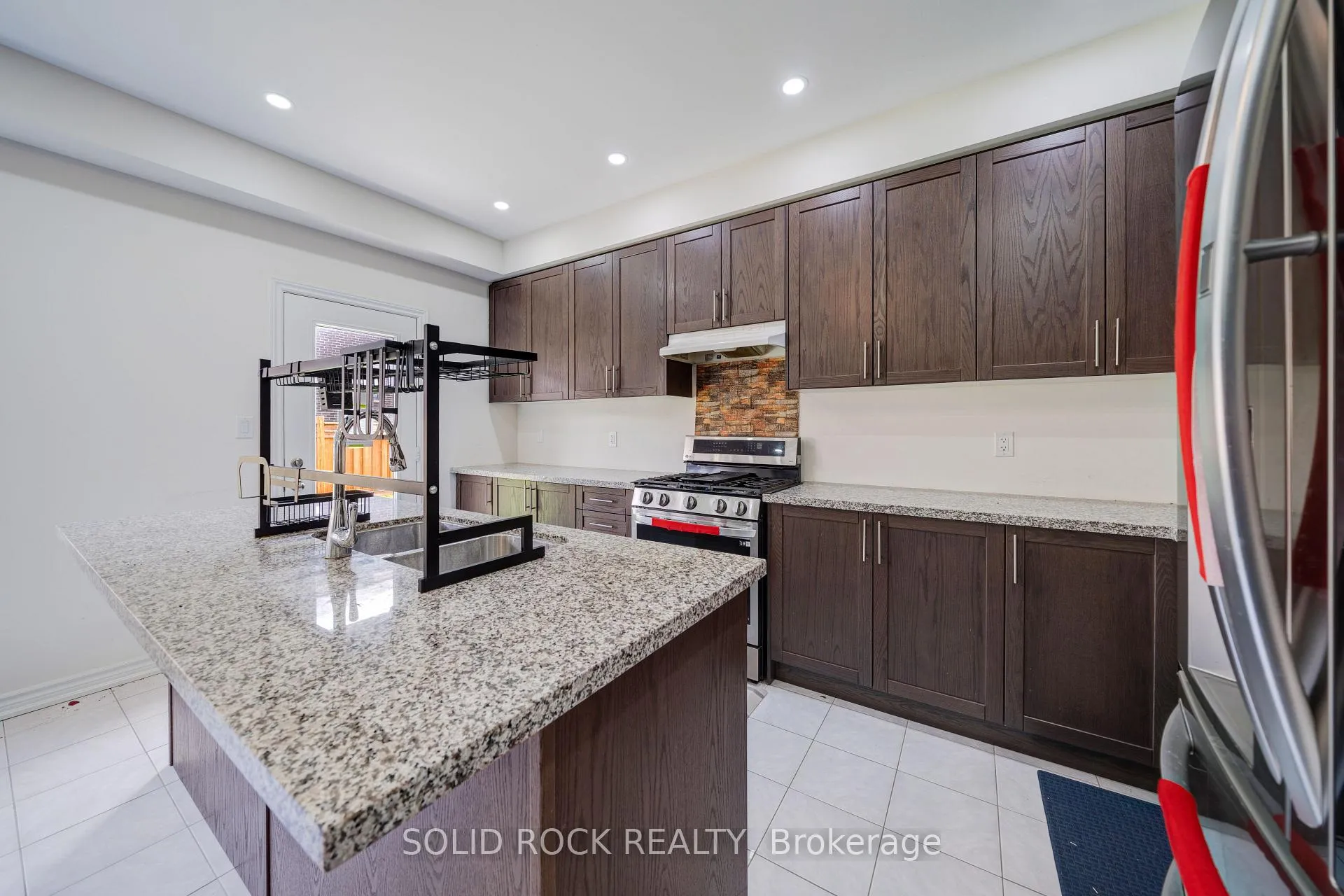 Photo 8 of 225 Fleetwood Drive, Oshawa, Eastdale — HOMEH