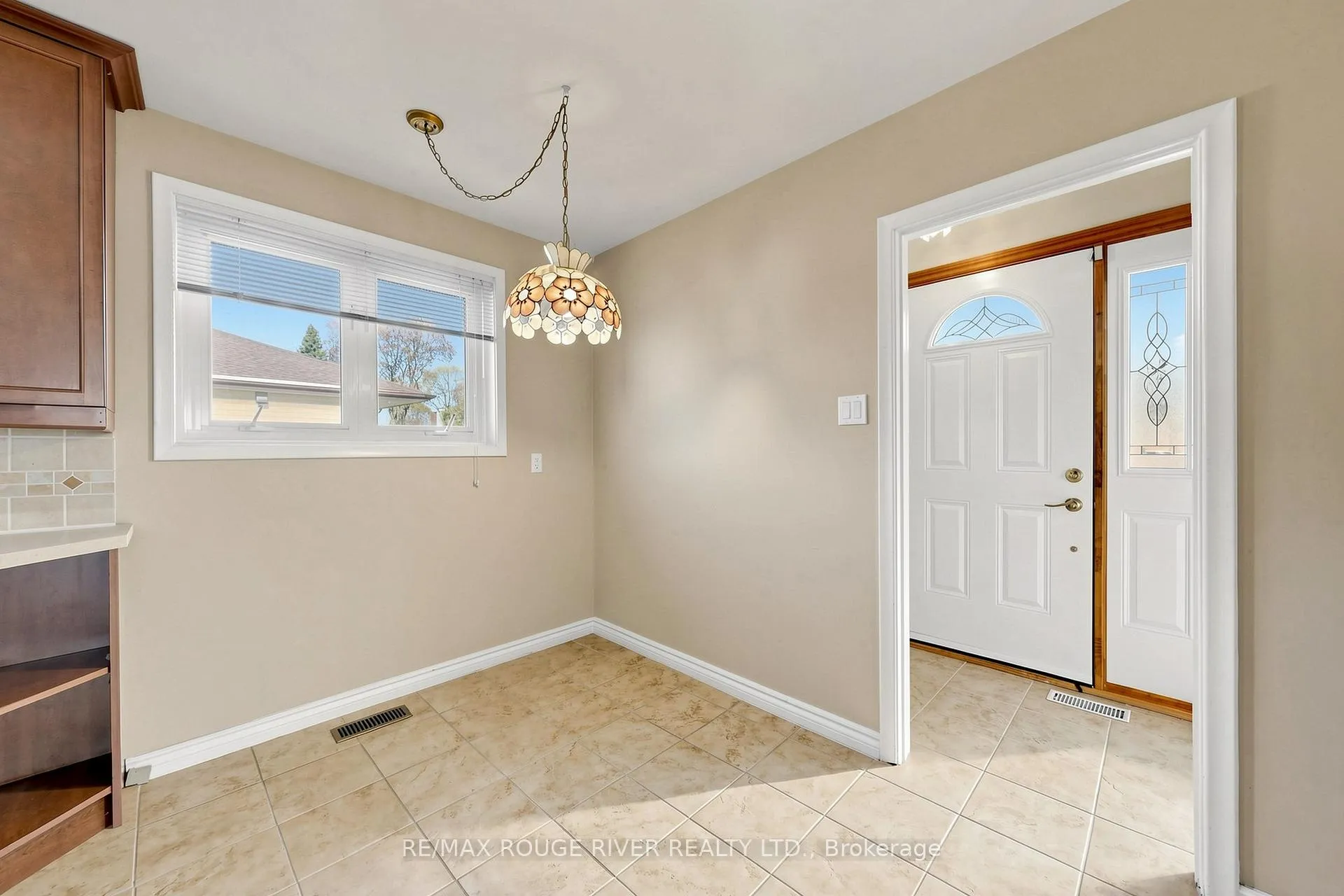 Photo 17 of 102 Taysham Crescent, Etobicoke, Thistletown-Beaumonde Heights — HOMEH