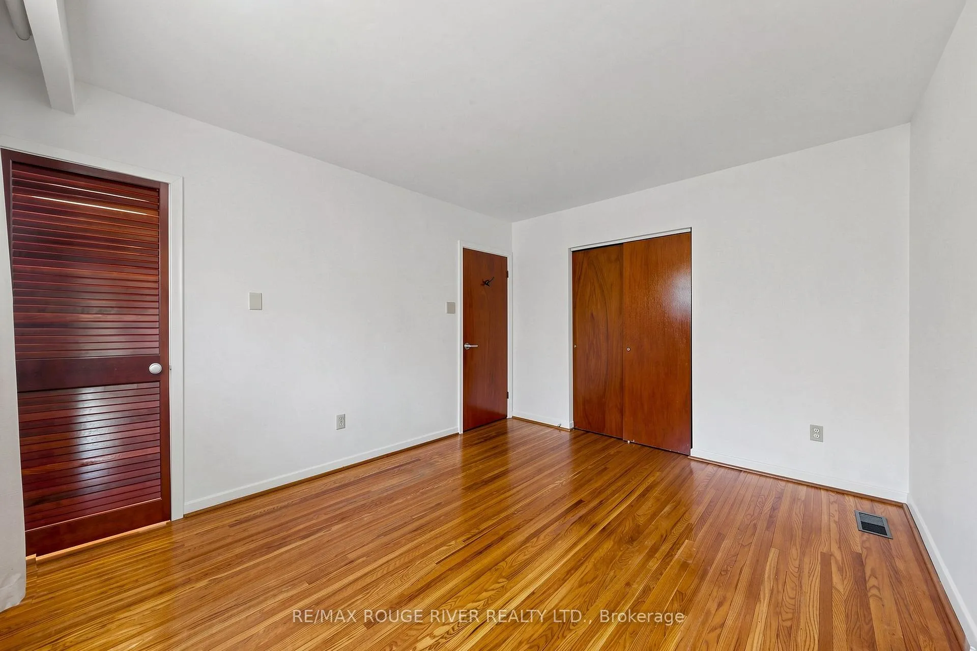 Photo 19 of 102 Taysham Crescent, Etobicoke, Thistletown-Beaumonde Heights — HOMEH