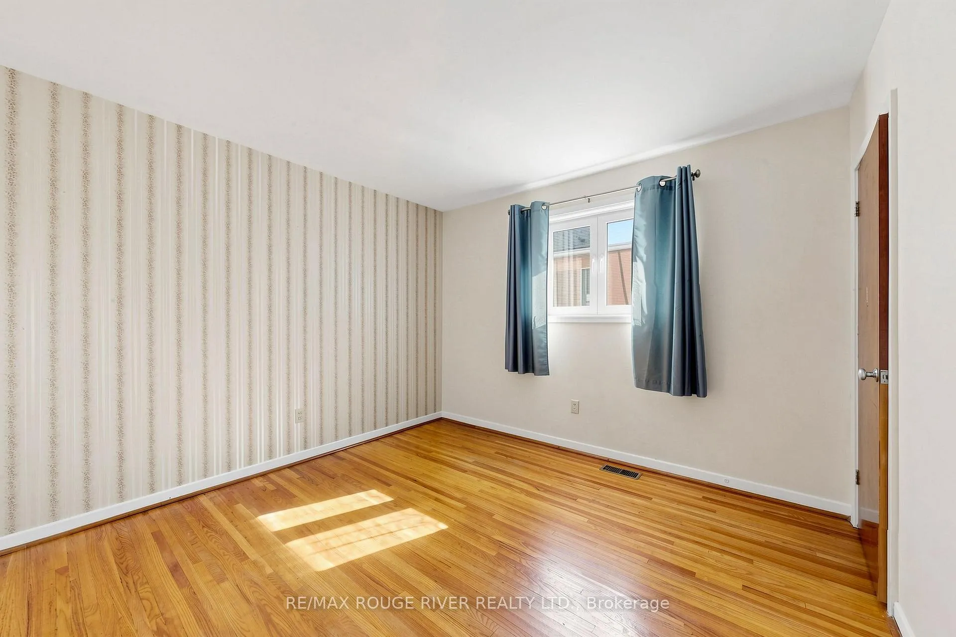 Photo 20 of 102 Taysham Crescent, Etobicoke, Thistletown-Beaumonde Heights — HOMEH