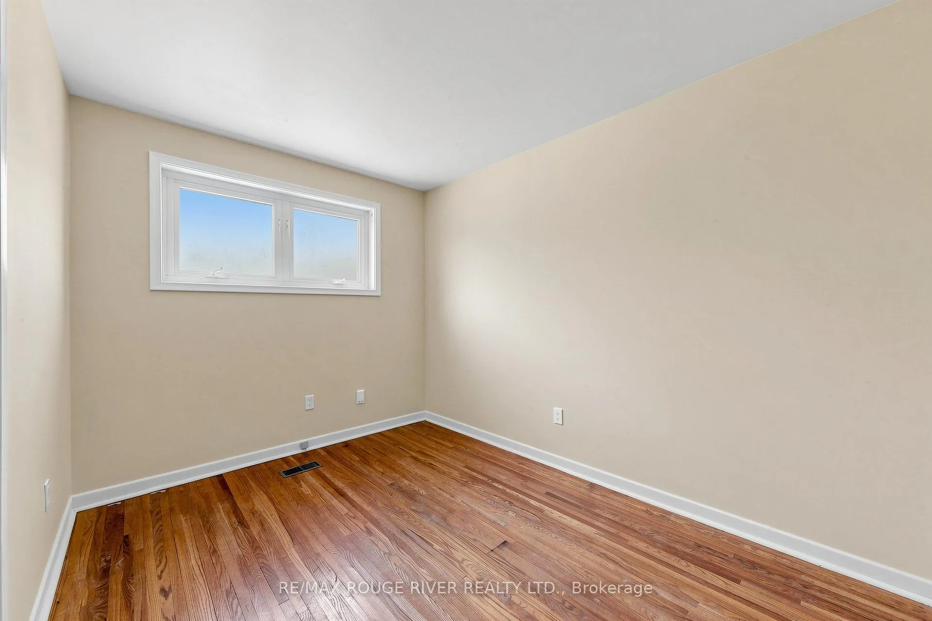 Photo 22 of 102 Taysham Crescent, Etobicoke, Thistletown-Beaumonde Heights — HOMEH