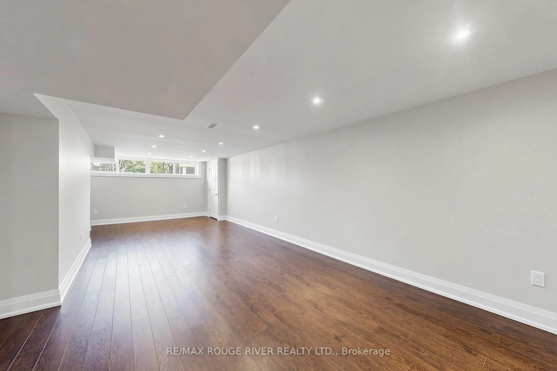 Photo 24 of 102 Taysham Crescent, Etobicoke, Thistletown-Beaumonde Heights — HOMEH