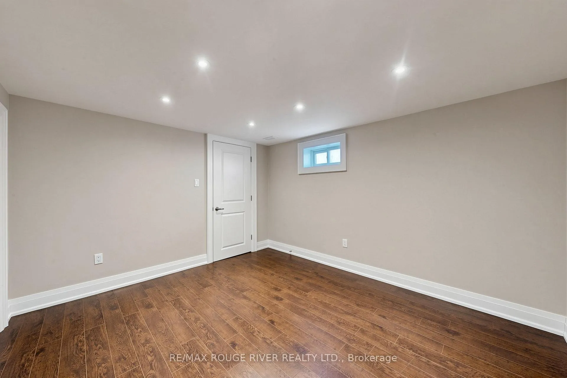 Photo 28 of 102 Taysham Crescent, Etobicoke, Thistletown-Beaumonde Heights — HOMEH