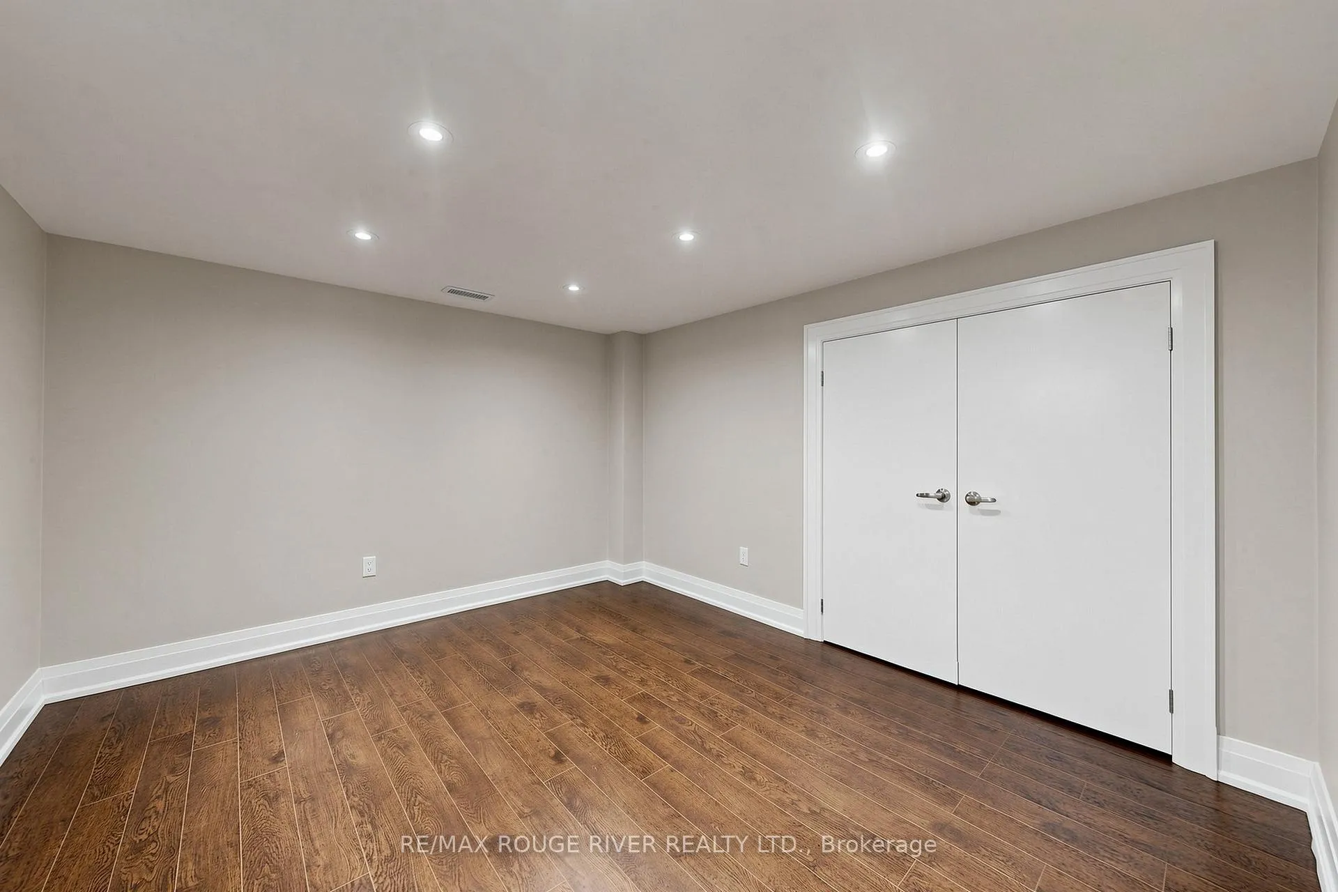 Photo 29 of 102 Taysham Crescent, Etobicoke, Thistletown-Beaumonde Heights — HOMEH