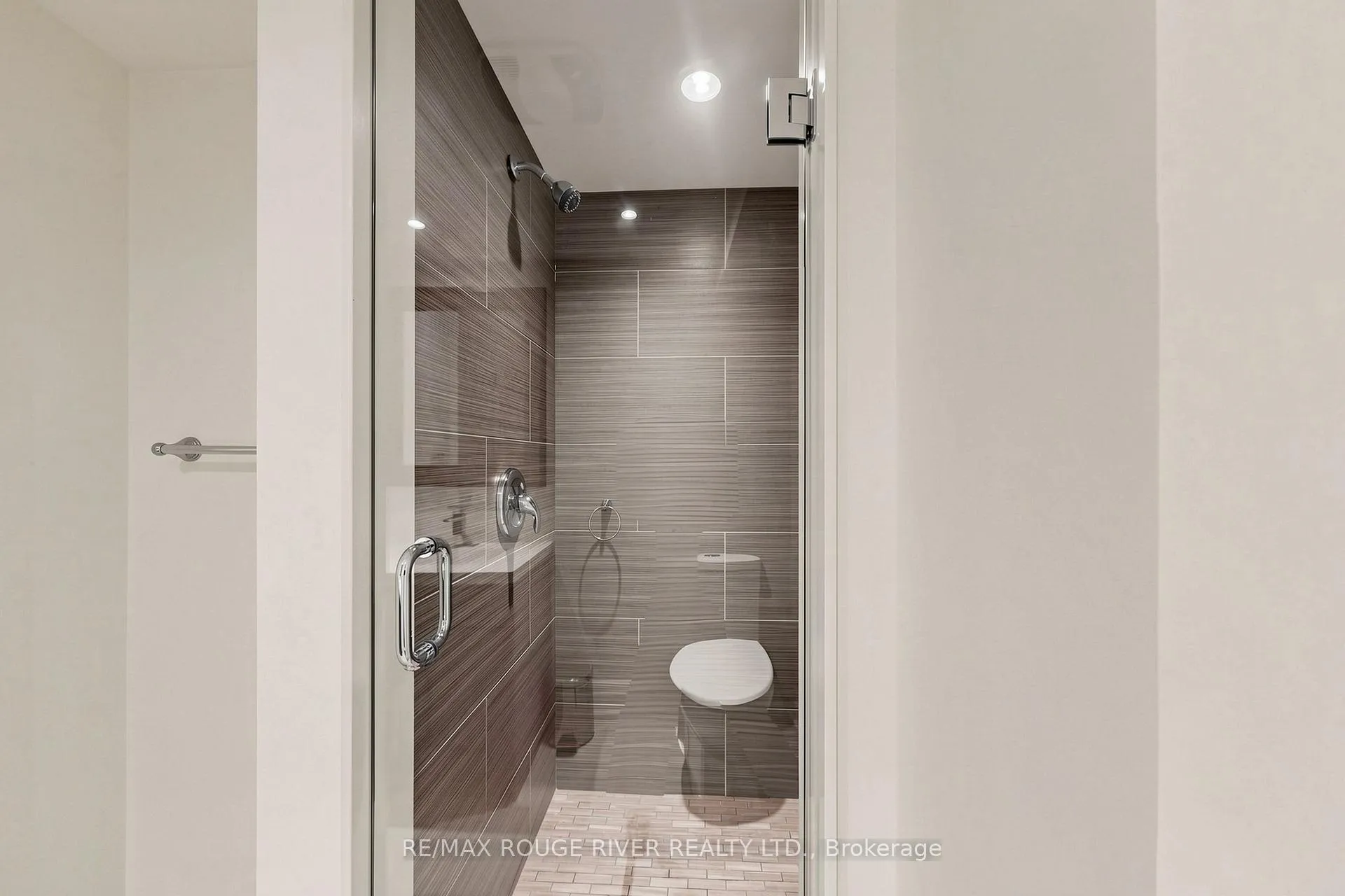 Photo 31 of 102 Taysham Crescent, Etobicoke, Thistletown-Beaumonde Heights — HOMEH