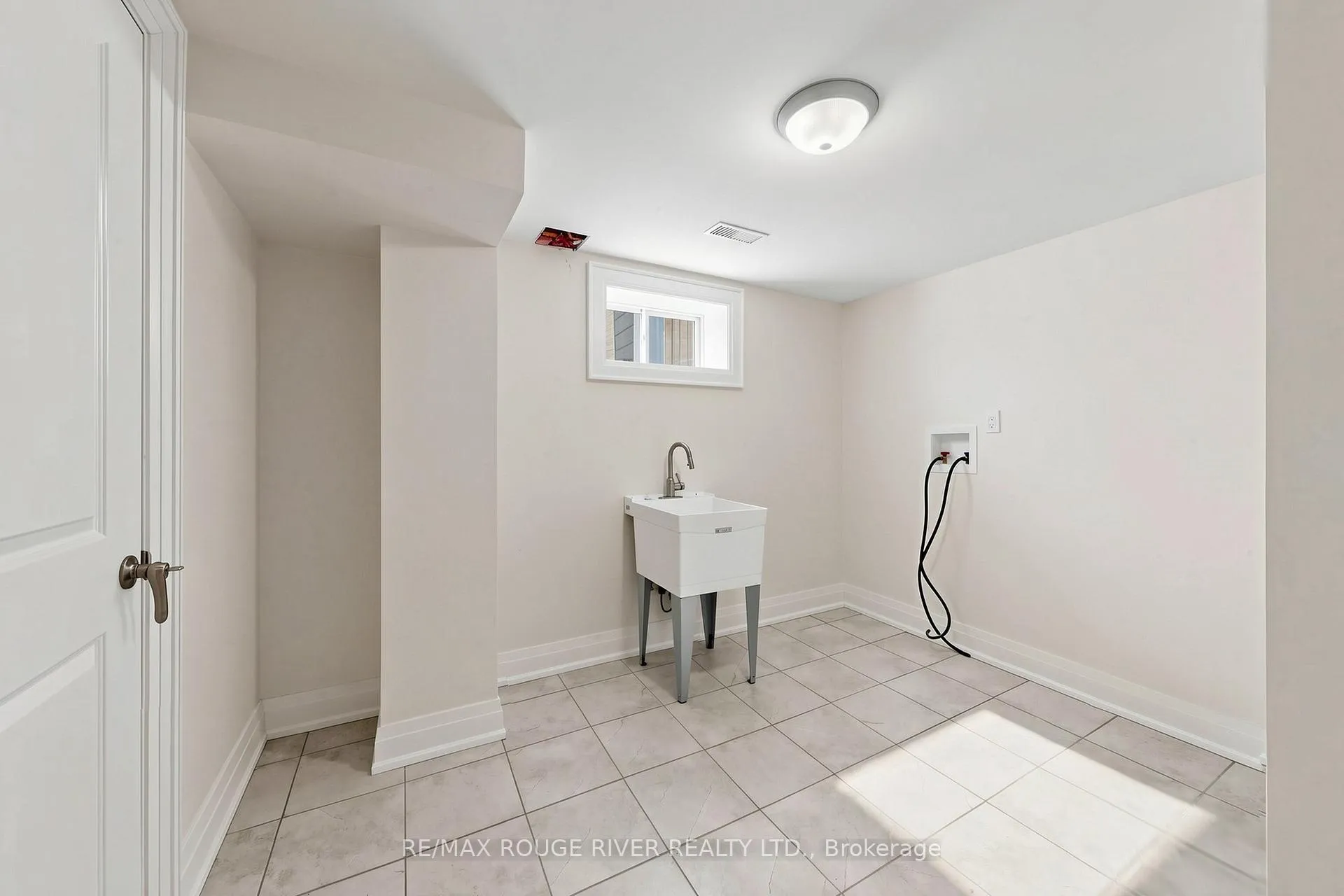 Photo 32 of 102 Taysham Crescent, Etobicoke, Thistletown-Beaumonde Heights — HOMEH