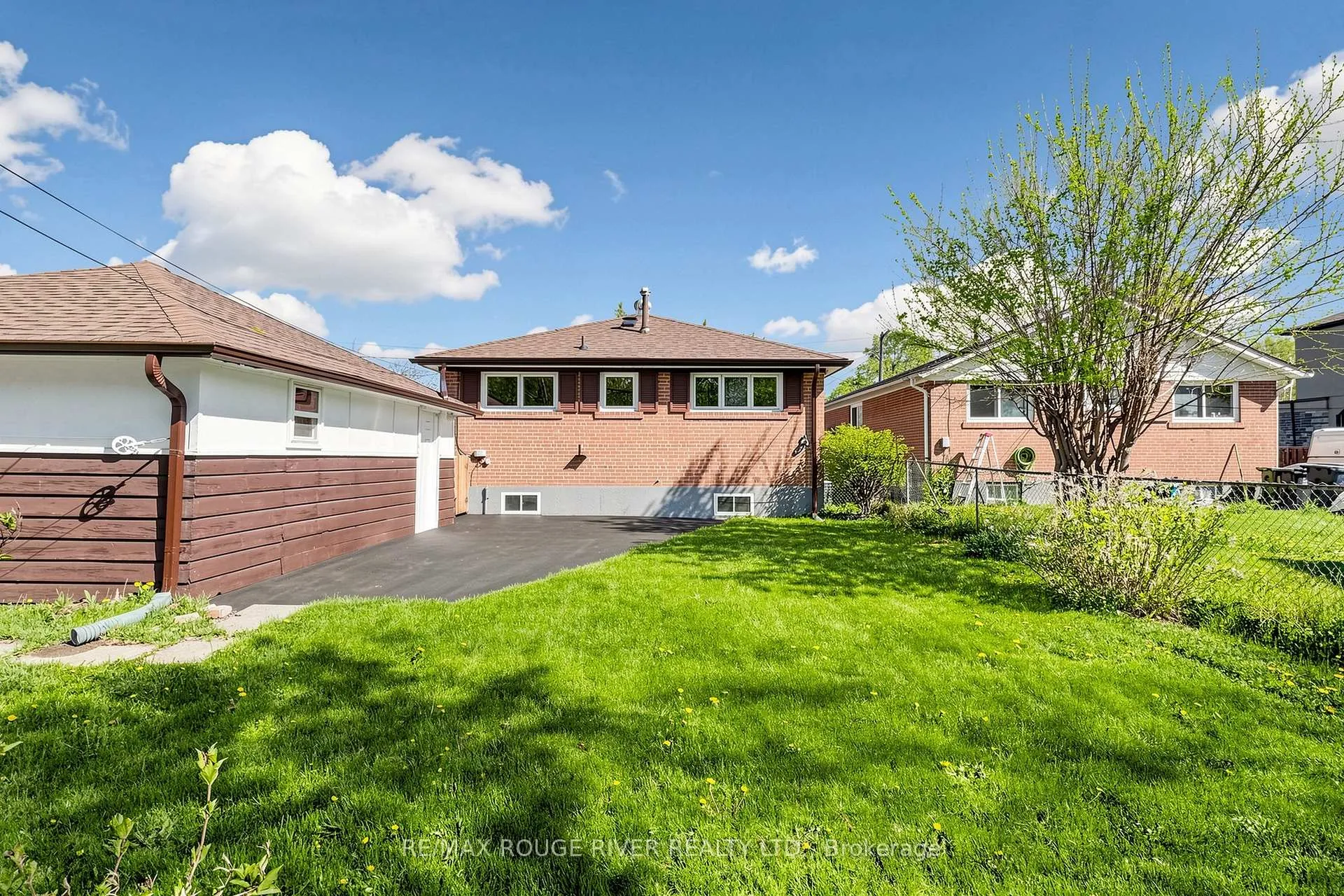 Photo 34 of 102 Taysham Crescent, Etobicoke, Thistletown-Beaumonde Heights — HOMEH
