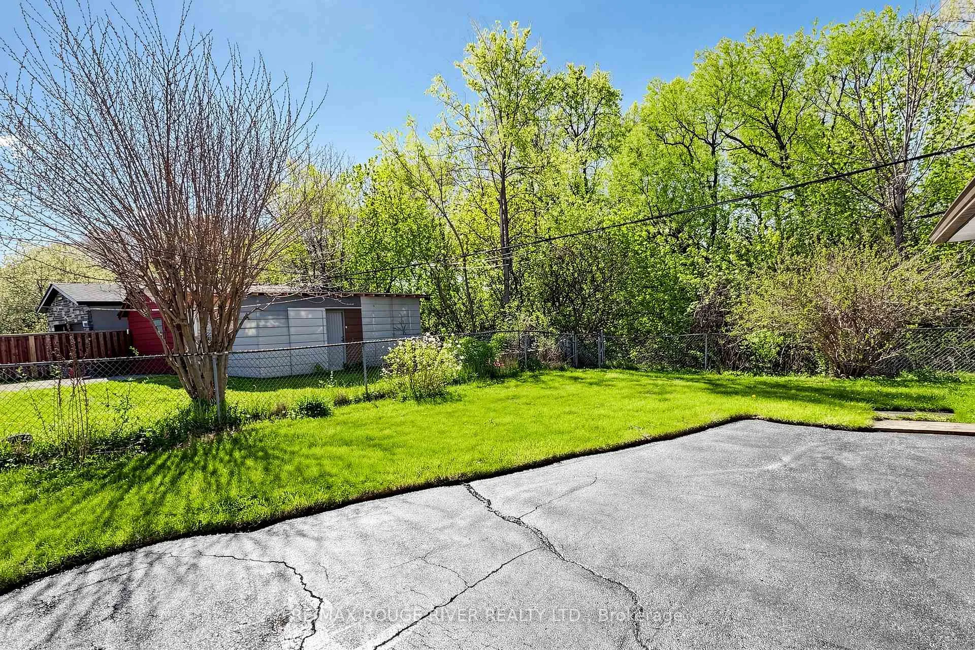 Photo 35 of 102 Taysham Crescent, Etobicoke, Thistletown-Beaumonde Heights — HOMEH
