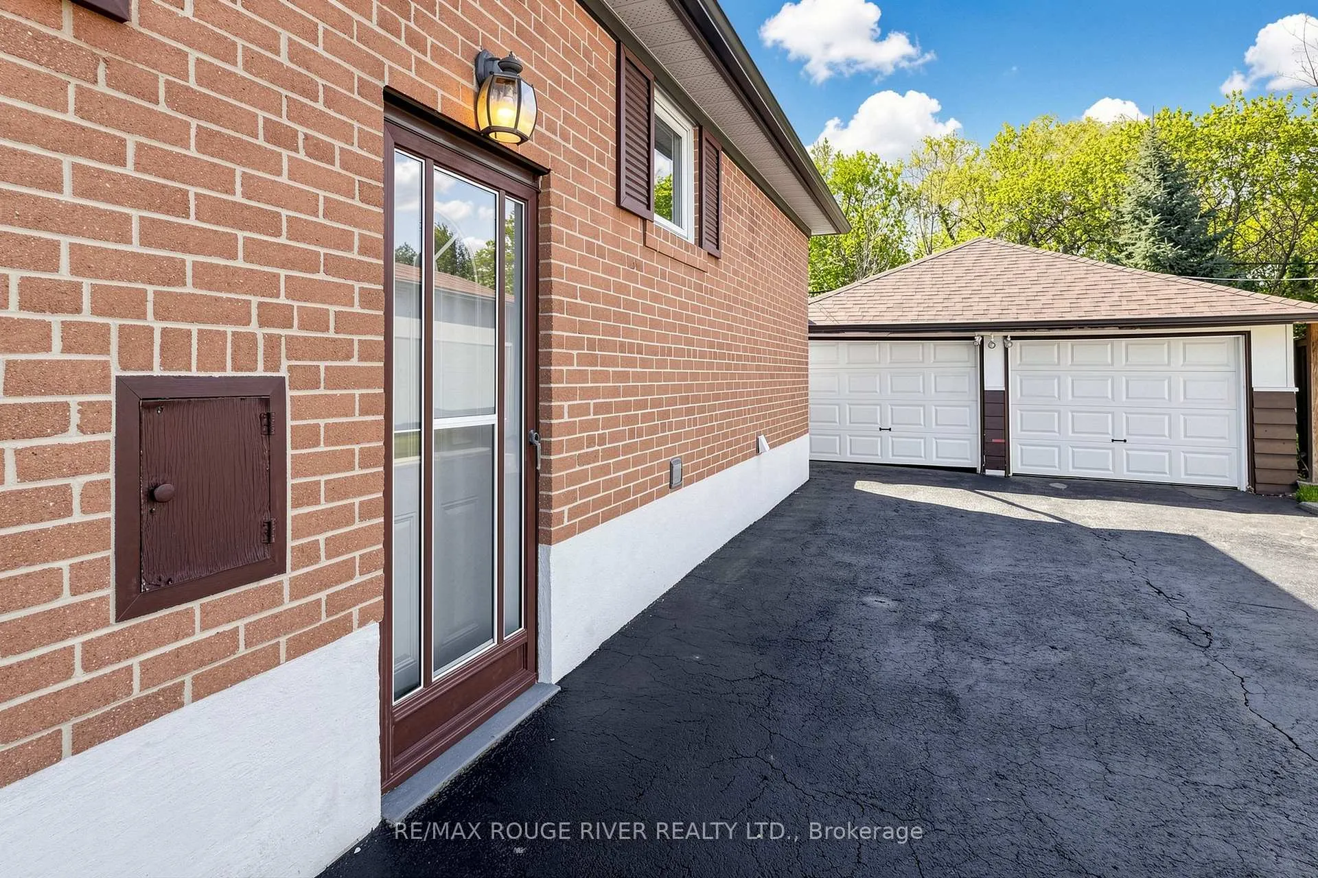 Photo 37 of 102 Taysham Crescent, Etobicoke, Thistletown-Beaumonde Heights — HOMEH