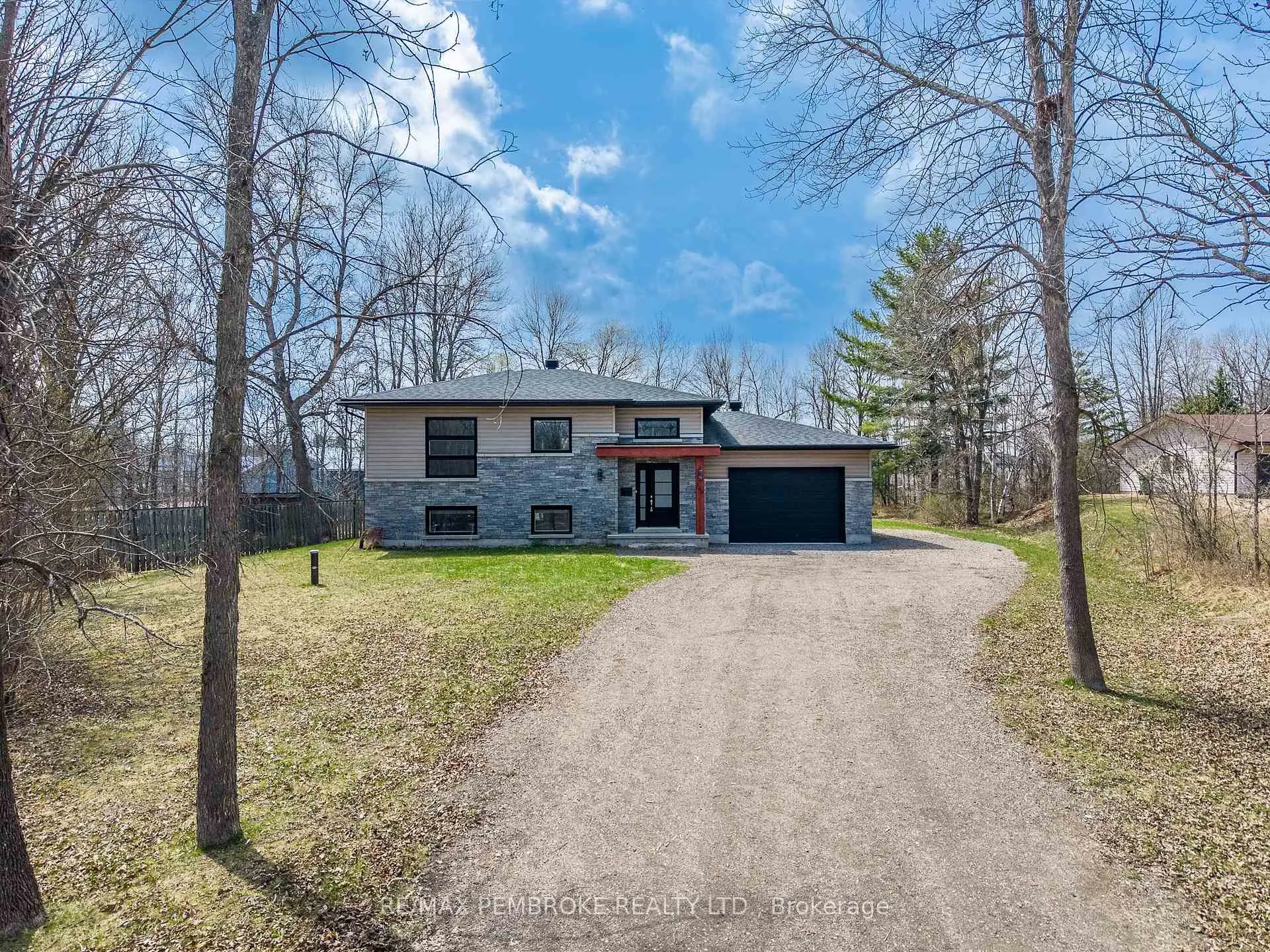 Photo 1 of 166 Golf Course Road, Laurentian Valley — HOMEH