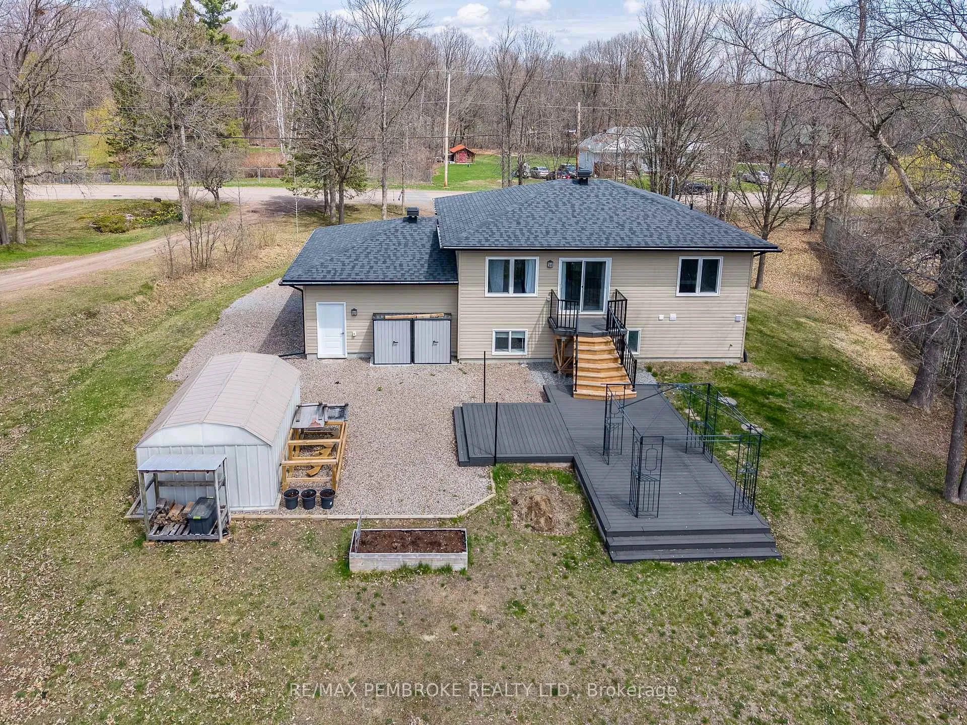 Photo 3 of 166 Golf Course Road, Laurentian Valley — HOMEH