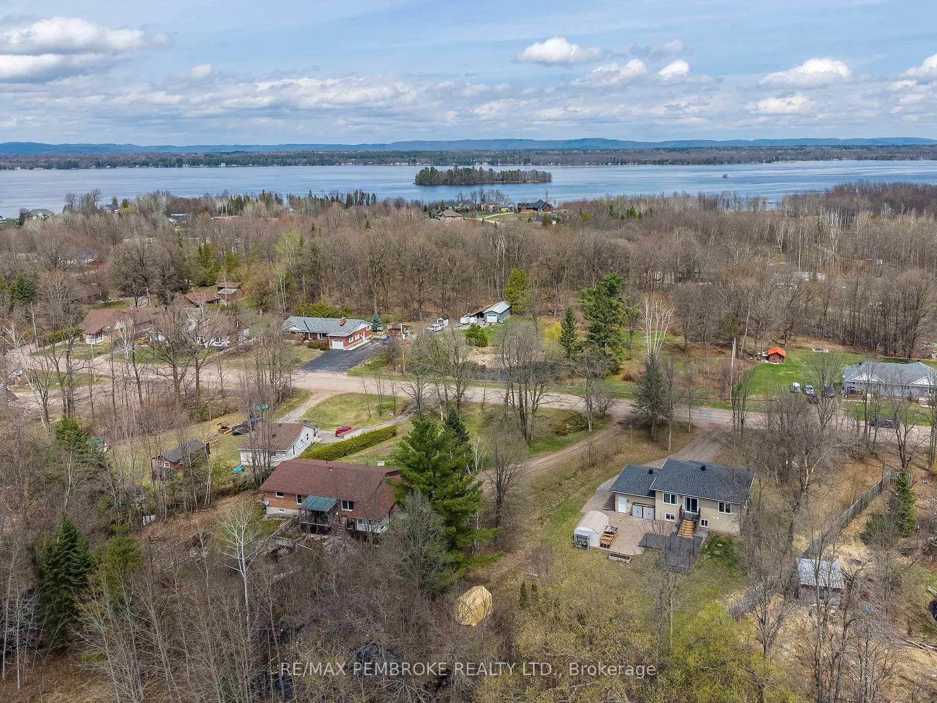 Photo 7 of 166 Golf Course Road, Laurentian Valley — HOMEH