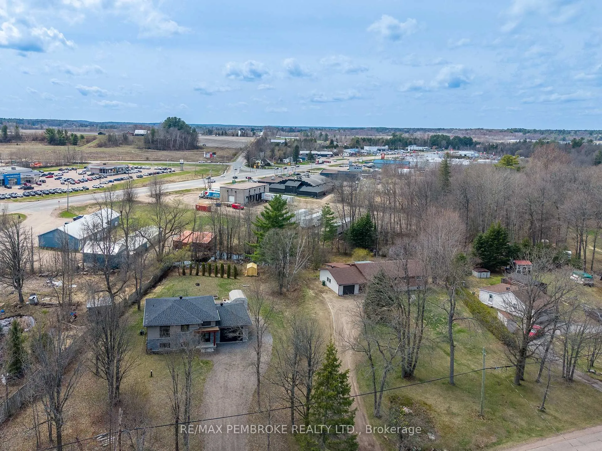 Photo 8 of 166 Golf Course Road, Laurentian Valley — HOMEH